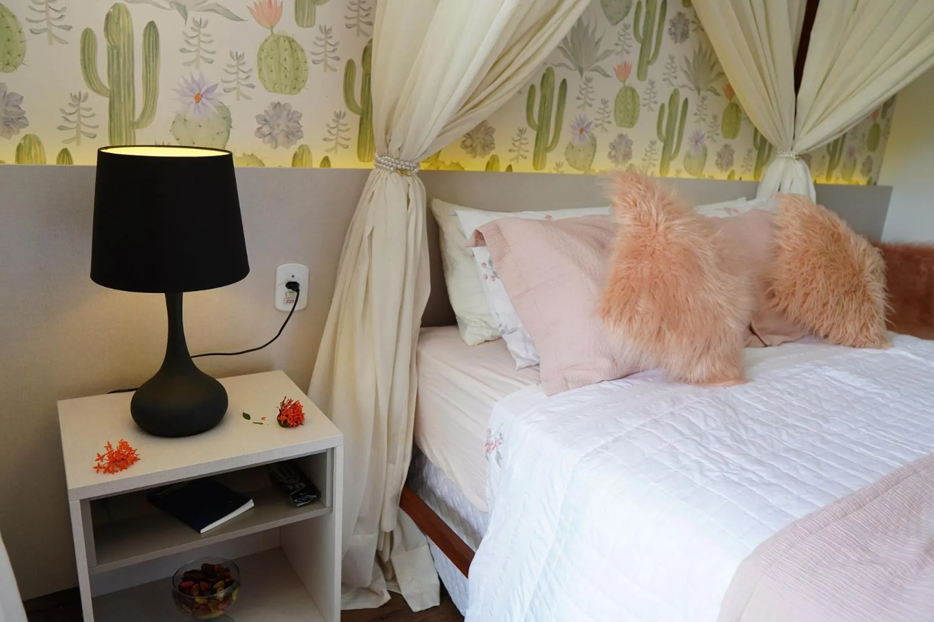 Photo of the whole room, Bed in Pedra do Sino Hotel