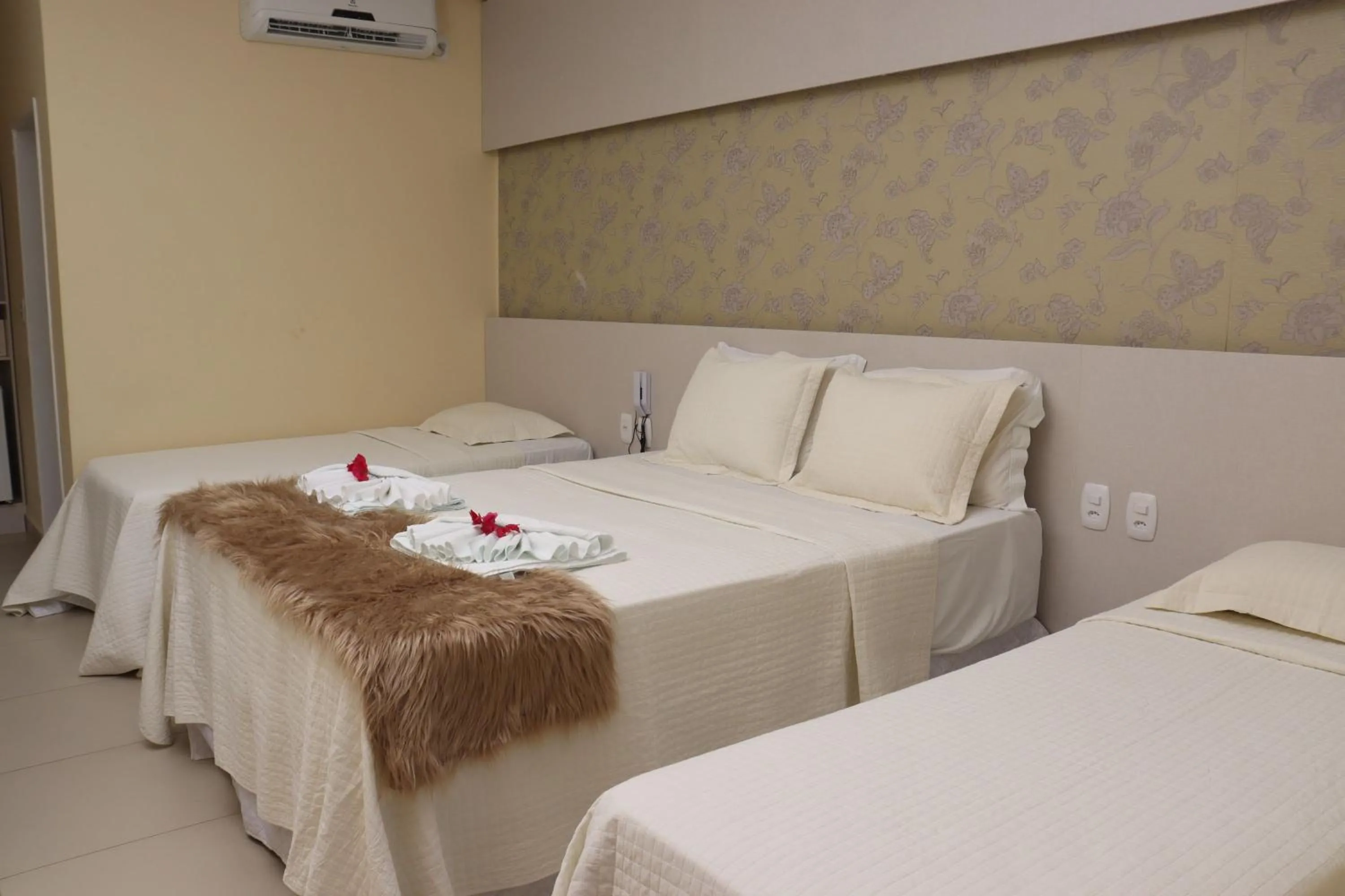 Photo of the whole room, Bed in Pedra do Sino Hotel