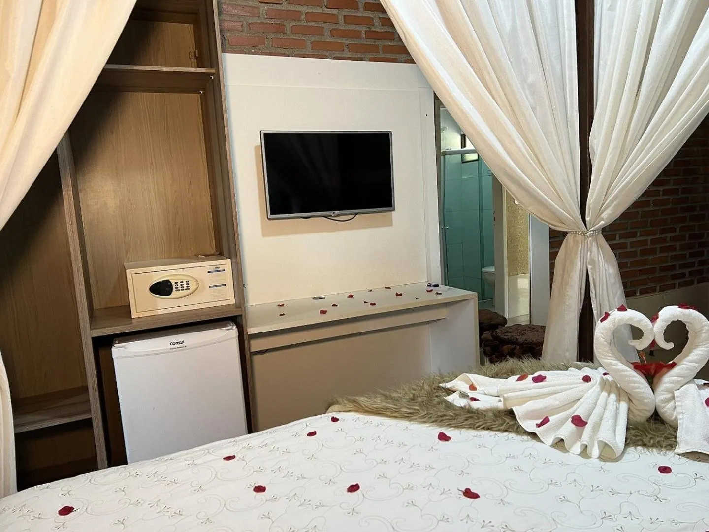 TV and multimedia, Bed in Pedra do Sino Hotel