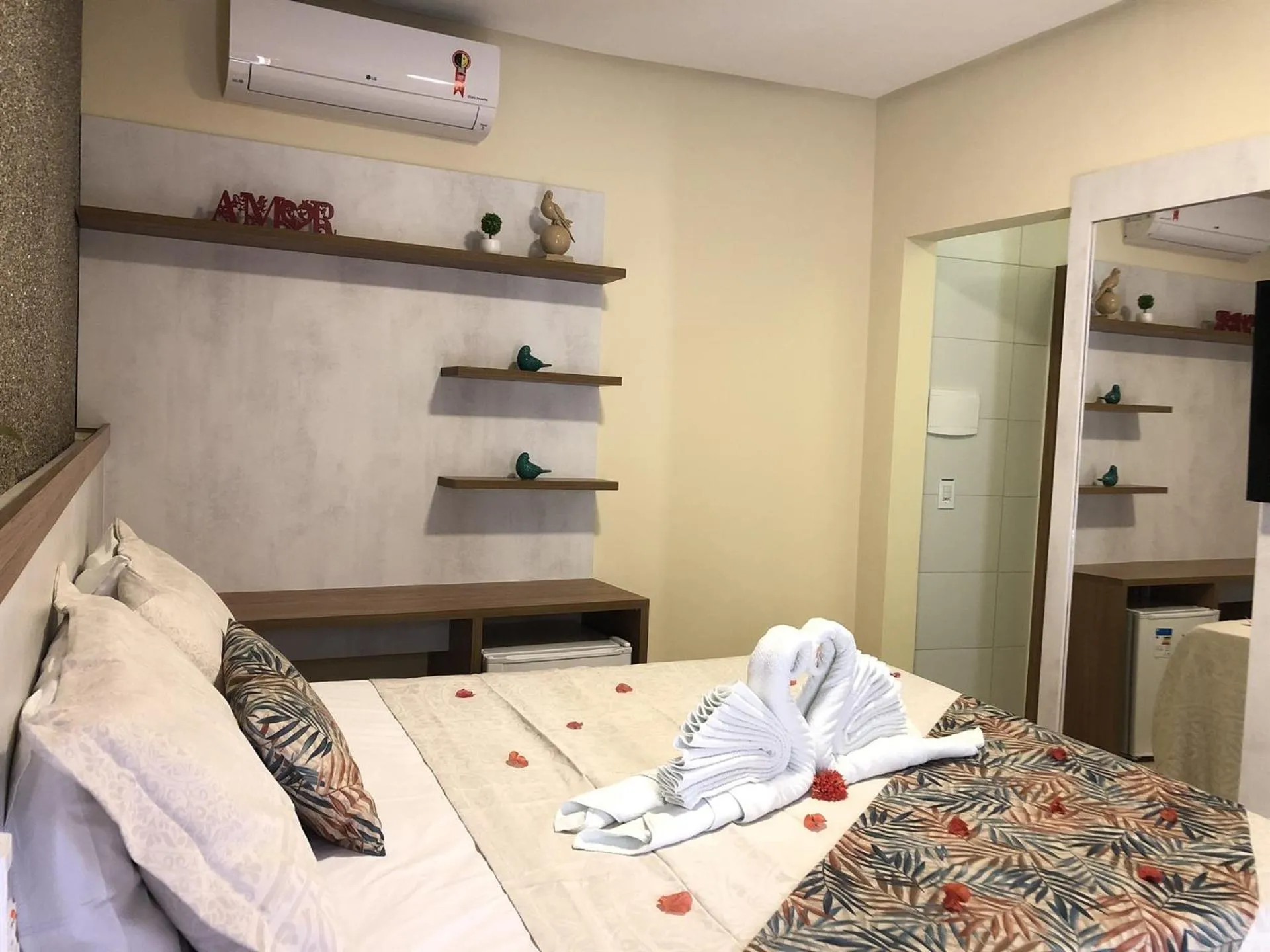 Photo of the whole room, Bed in Pedra do Sino Hotel