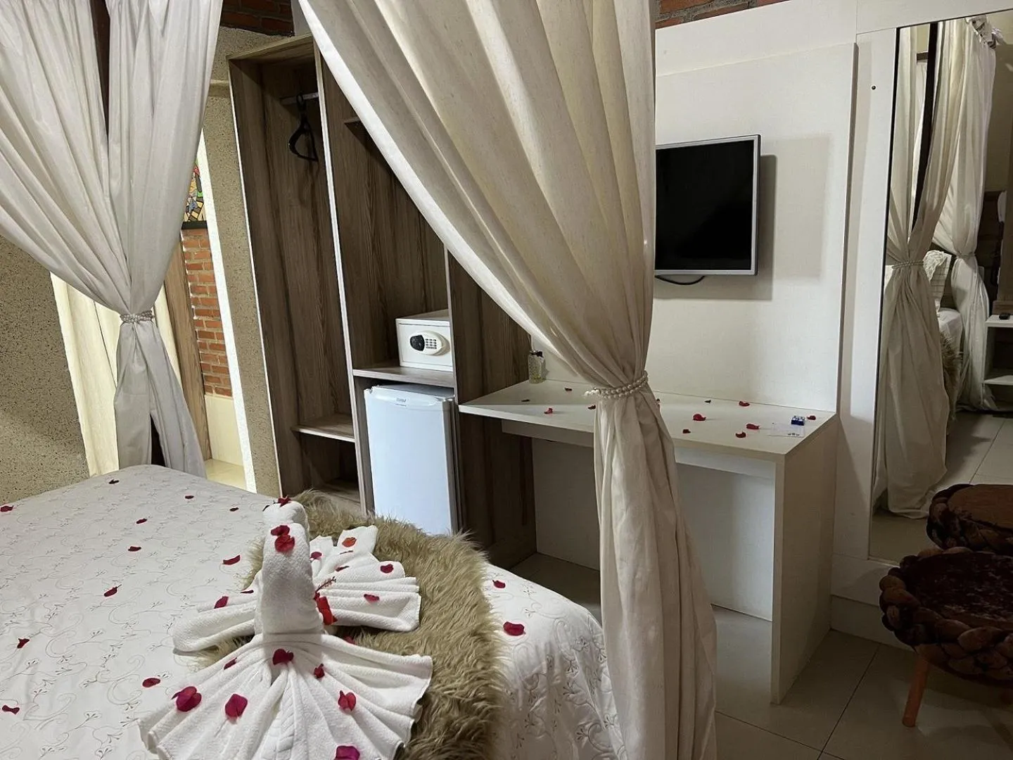 TV and multimedia, Bed in Pedra do Sino Hotel
