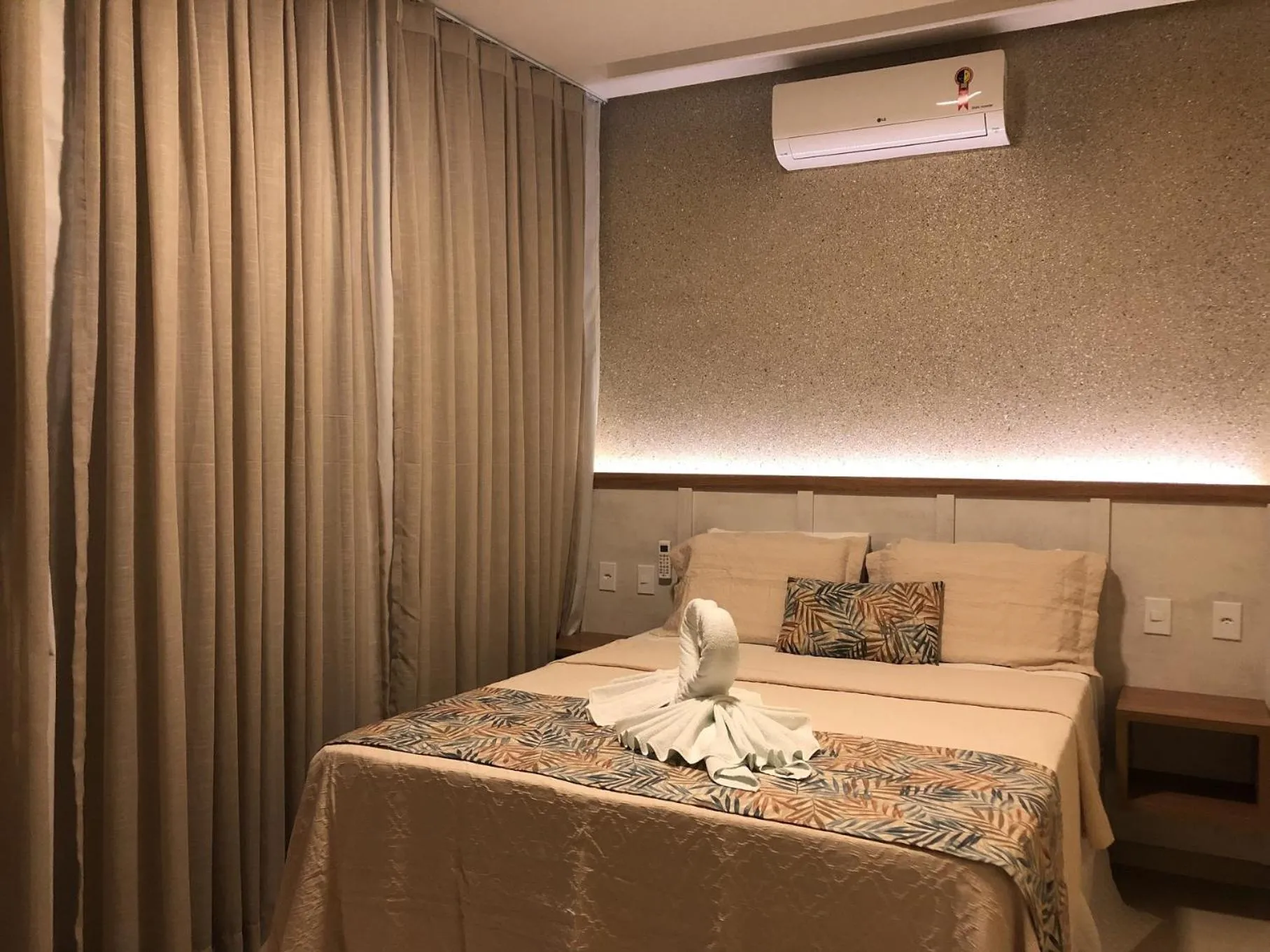 Photo of the whole room, Bed in Pedra do Sino Hotel