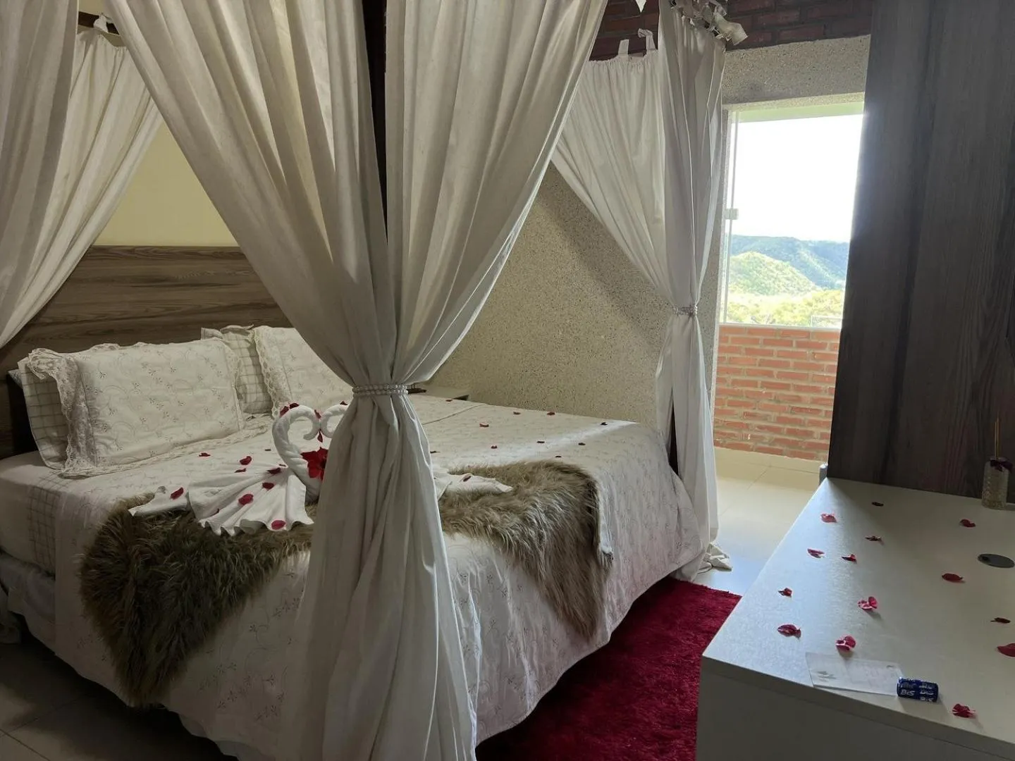View (from property/room), Bed in Pedra do Sino Hotel
