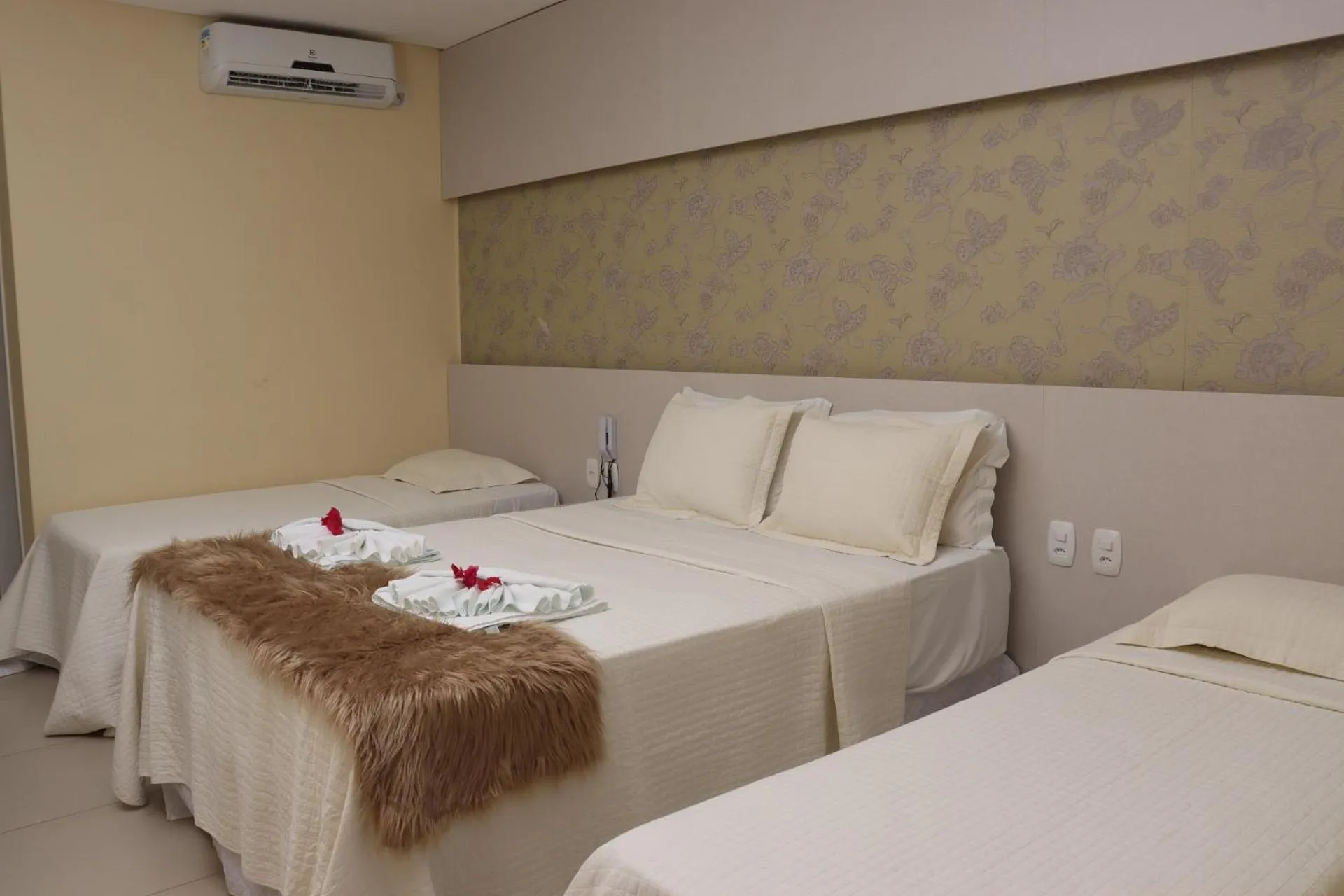 Photo of the whole room, Bed in Pedra do Sino Hotel