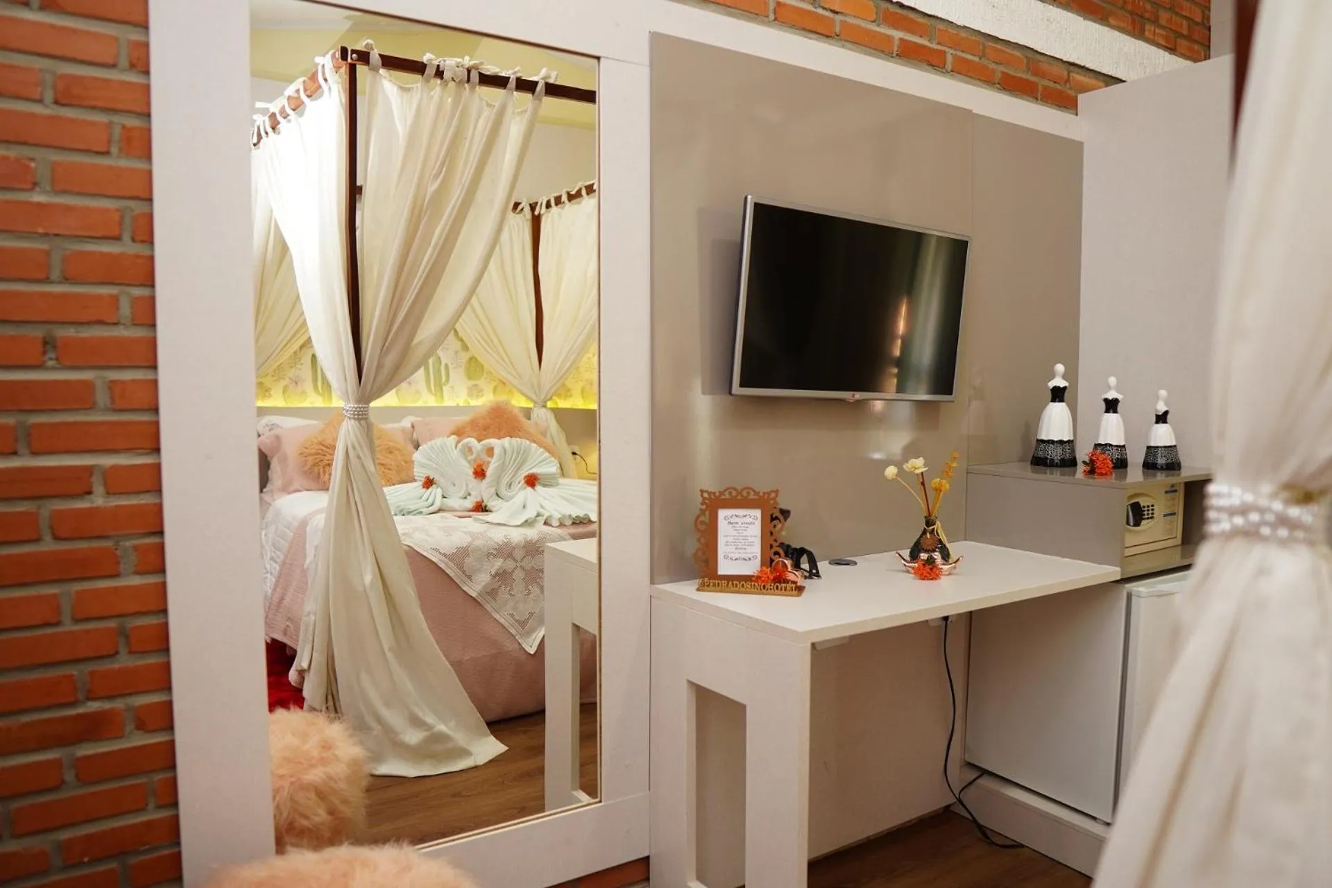 Photo of the whole room, Bed in Pedra do Sino Hotel
