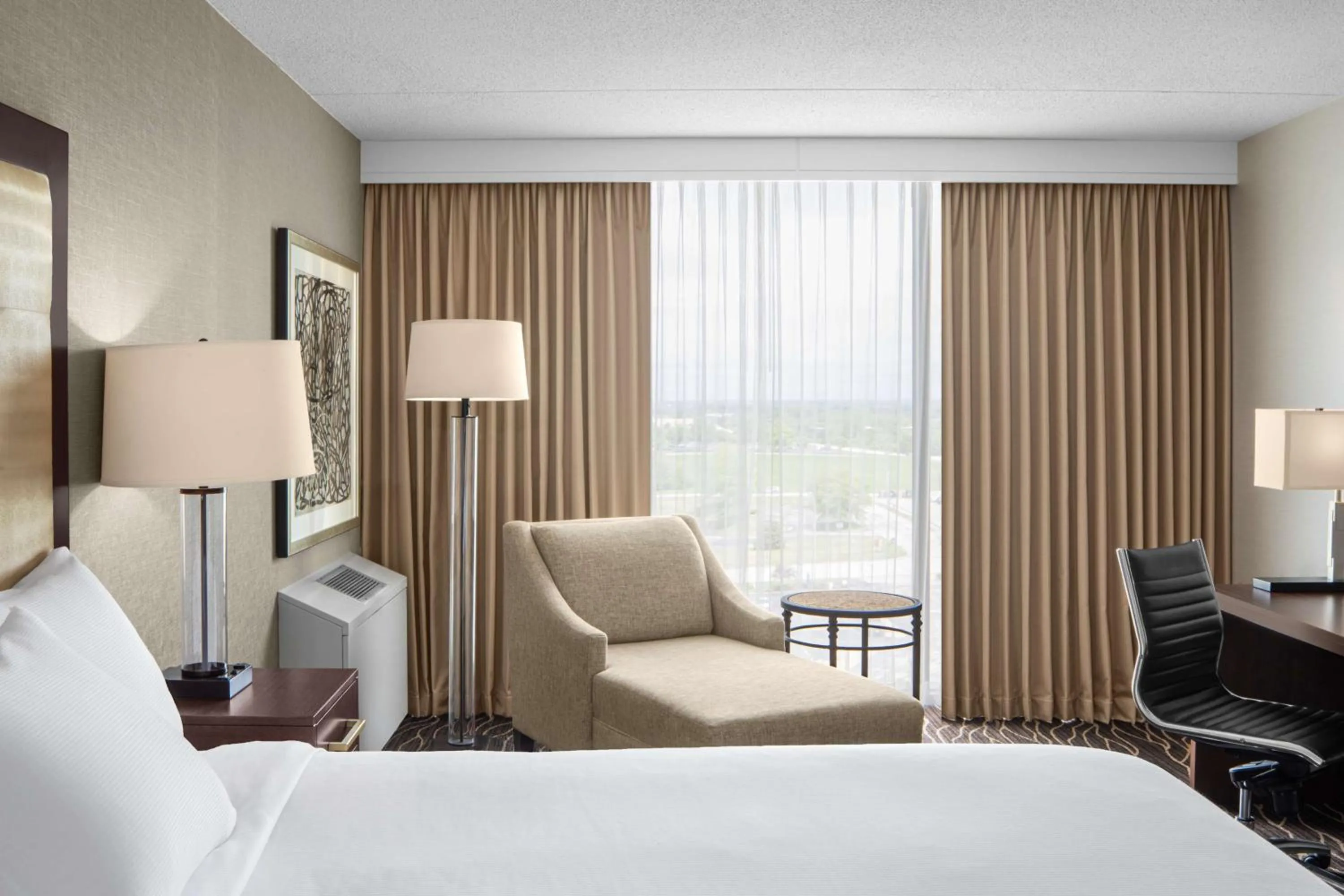 Bed in Hilton Kansas City Airport