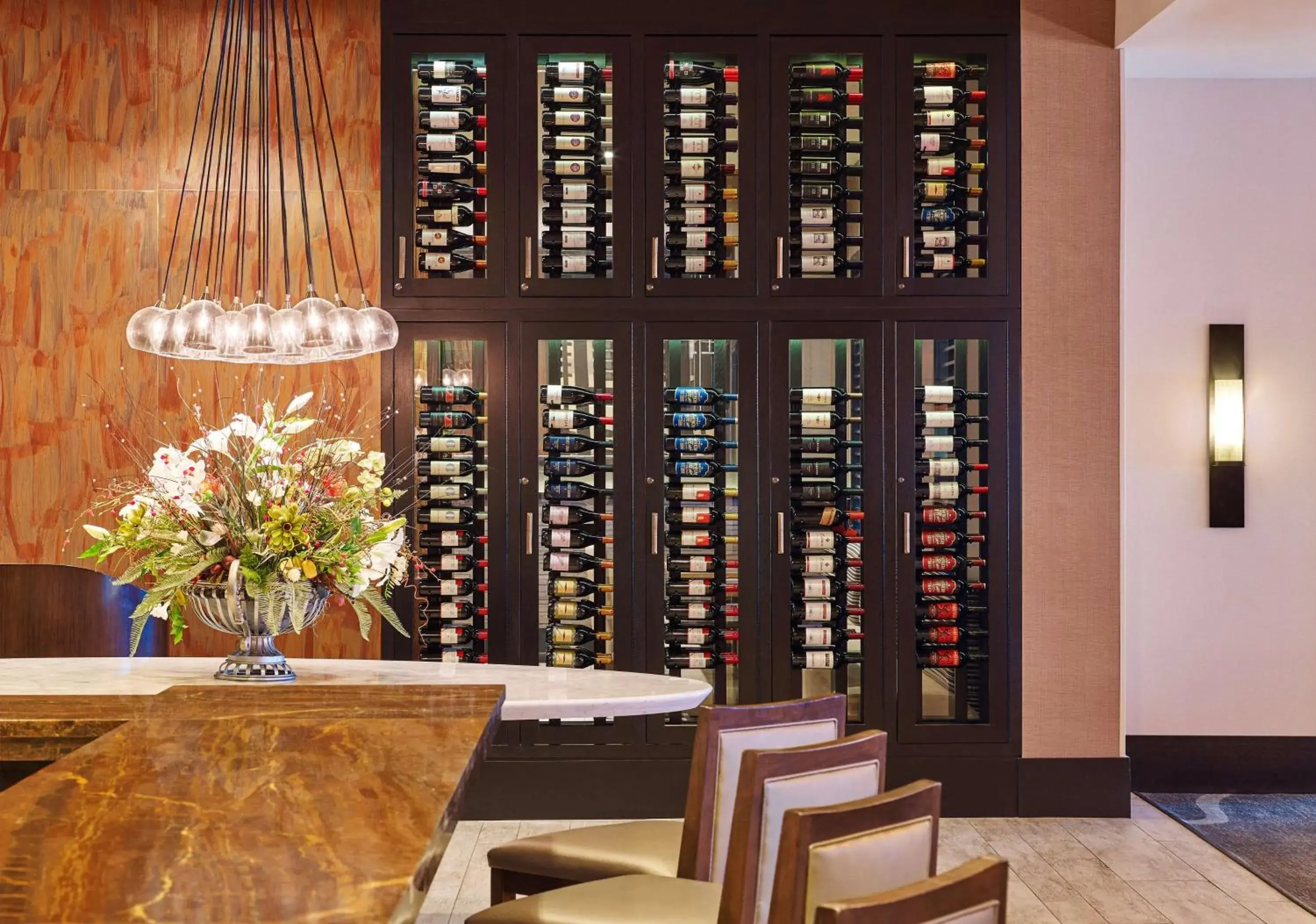 Restaurant/places to eat in Hilton Kansas City Airport Restaurant/places to eat in Hilton Kansas City Airport