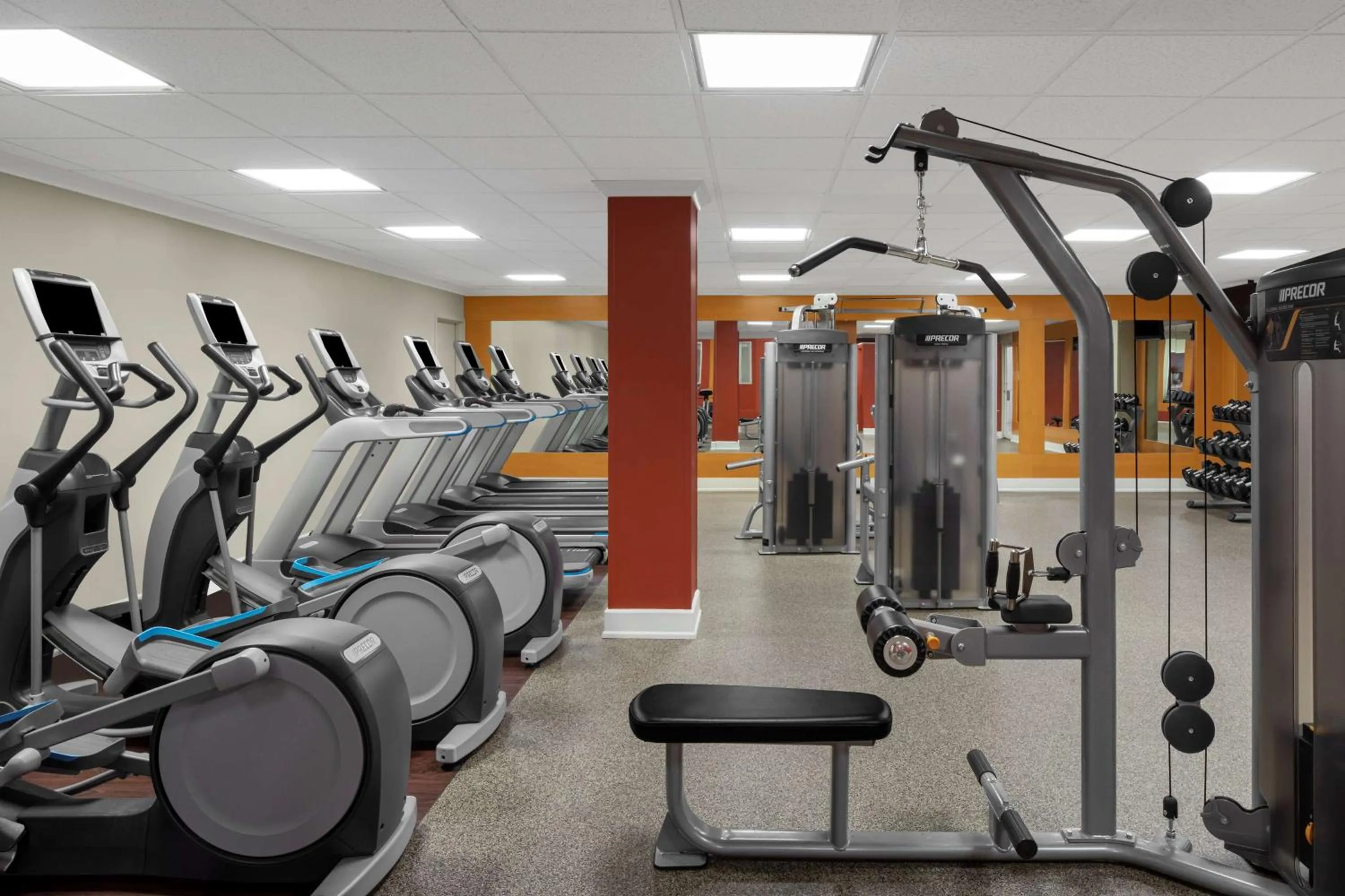 Fitness centre/facilities in Hilton Kansas City Airport