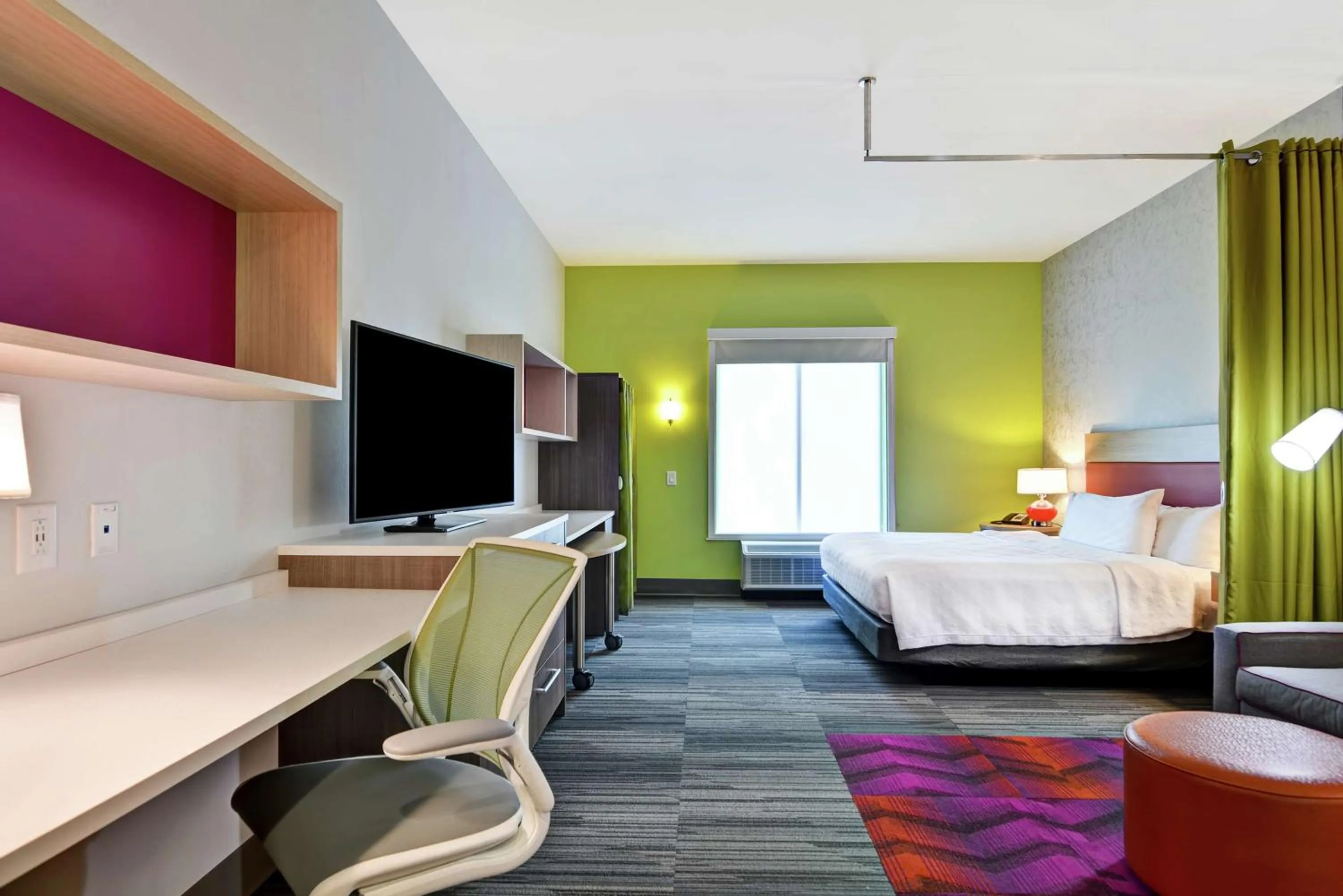 Bedroom, Bed in Home2 Suites Charleston West Ashley