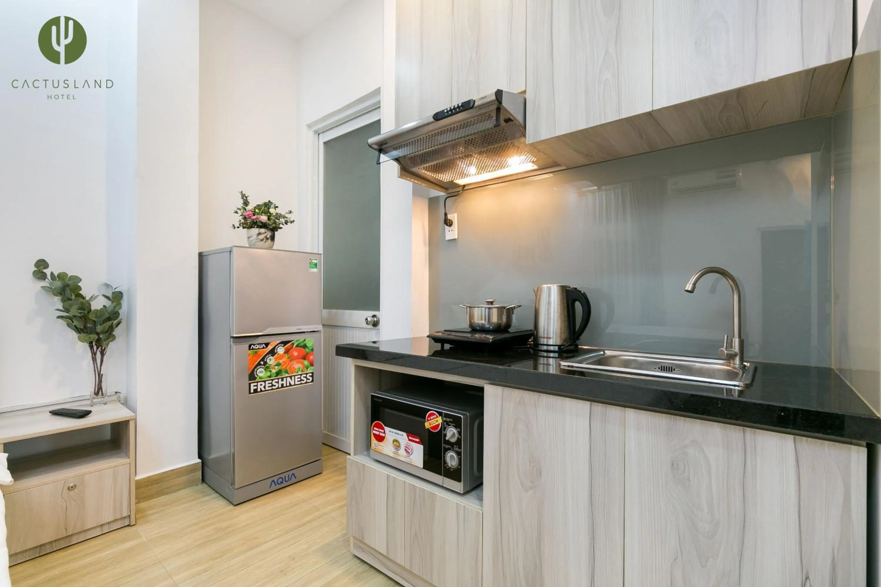 Shower in Cactusland Hotel & Apartment