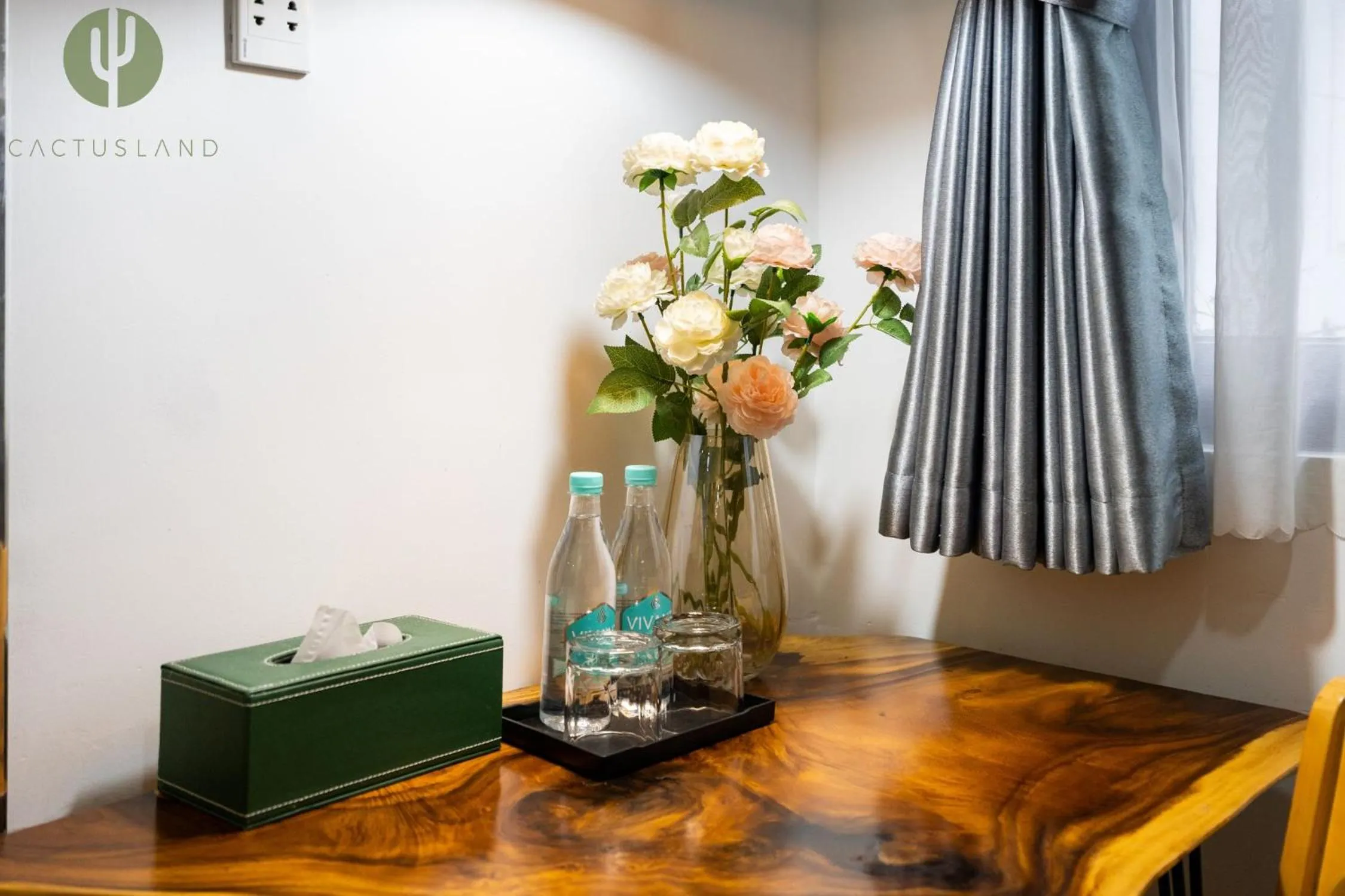 Shower in Cactusland Hotel & Apartment