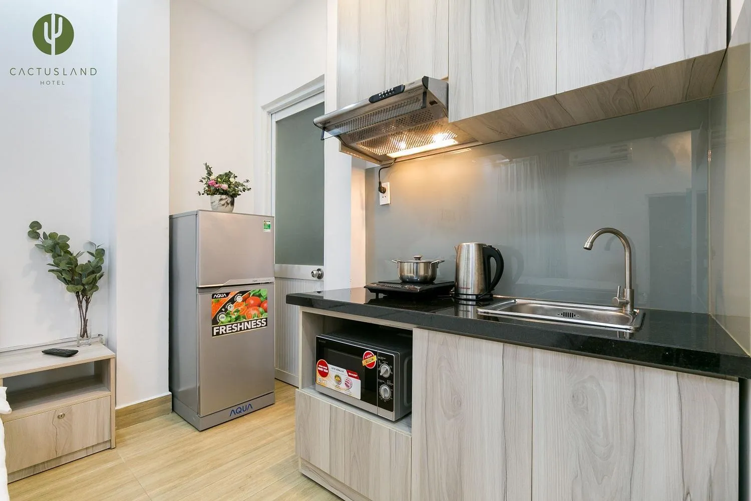 Shower in Cactusland Hotel & Apartment