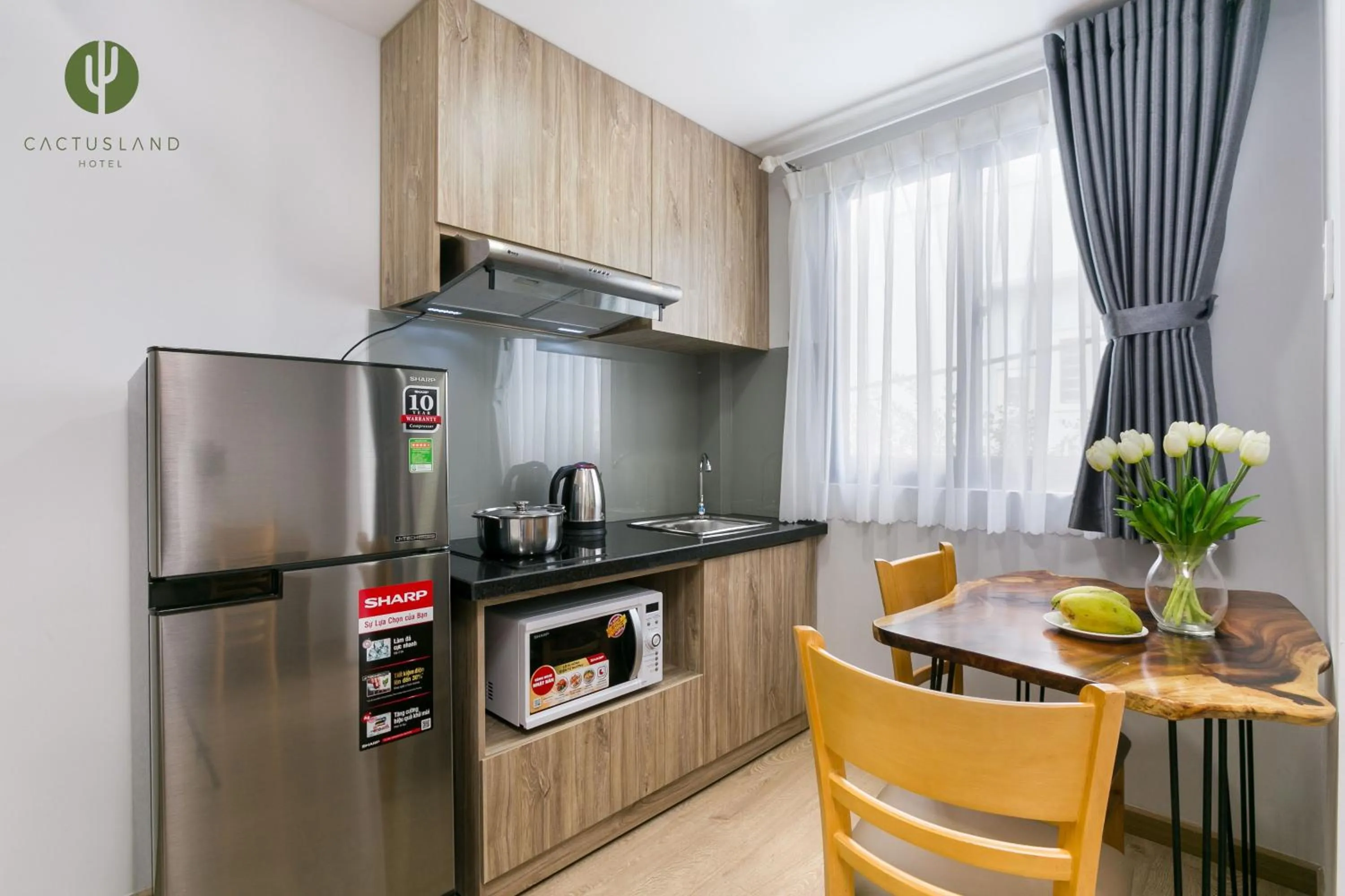 Kitchen or kitchenette in Cactusland Hotel & Apartment