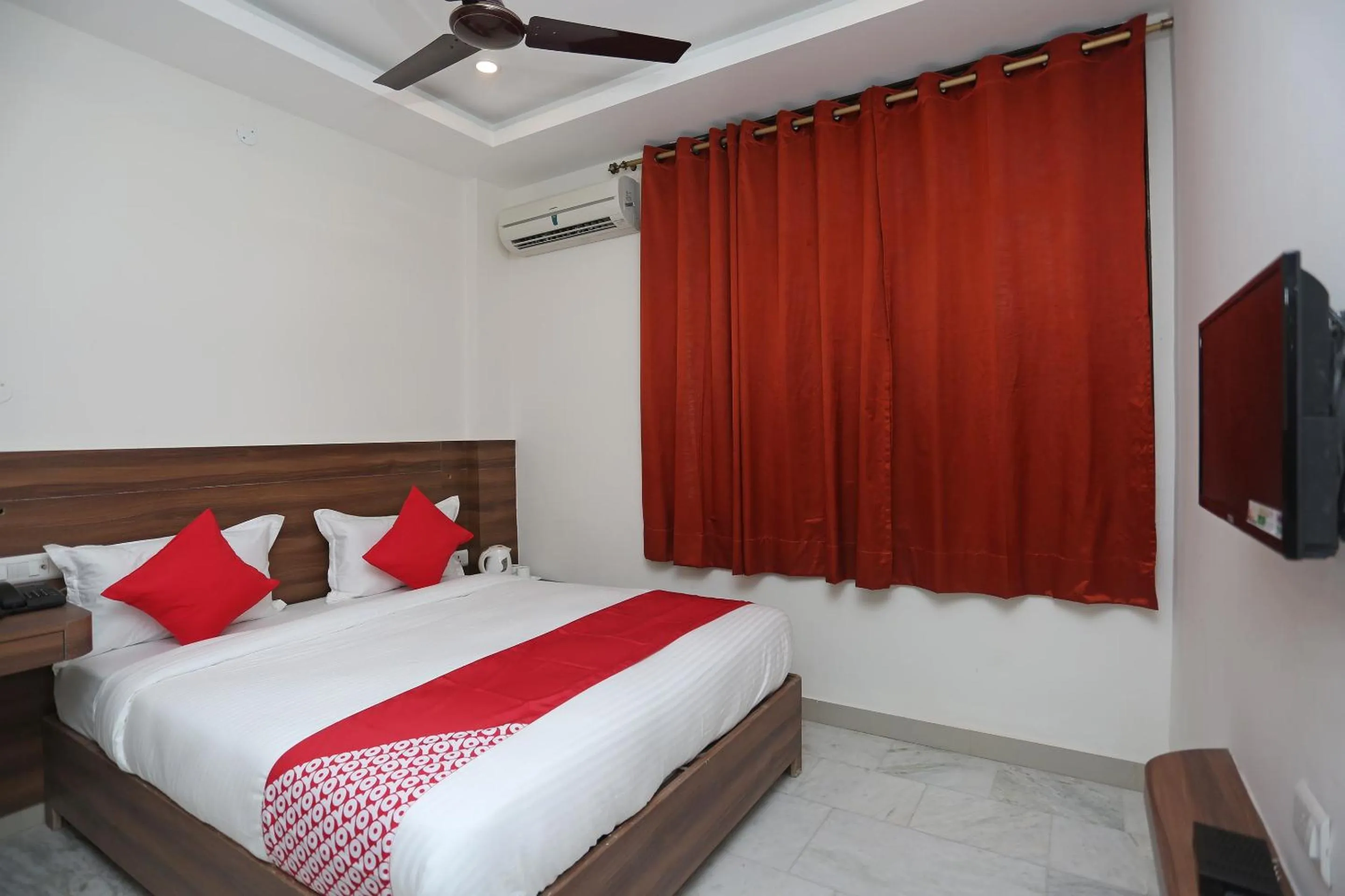 Bedroom, Bed in Hotel O Tulip Inn