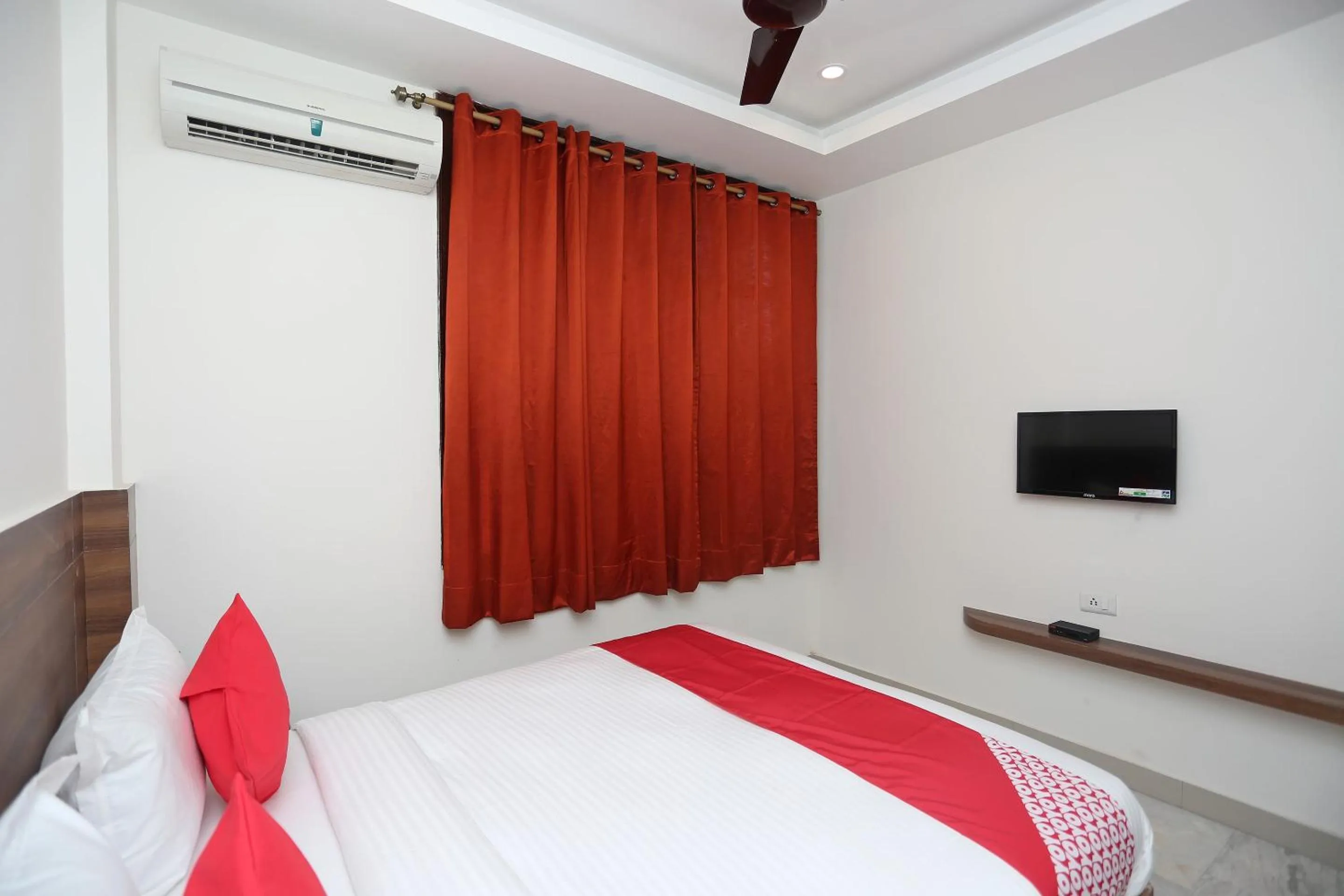 Bedroom, Bed in Hotel O Tulip Inn