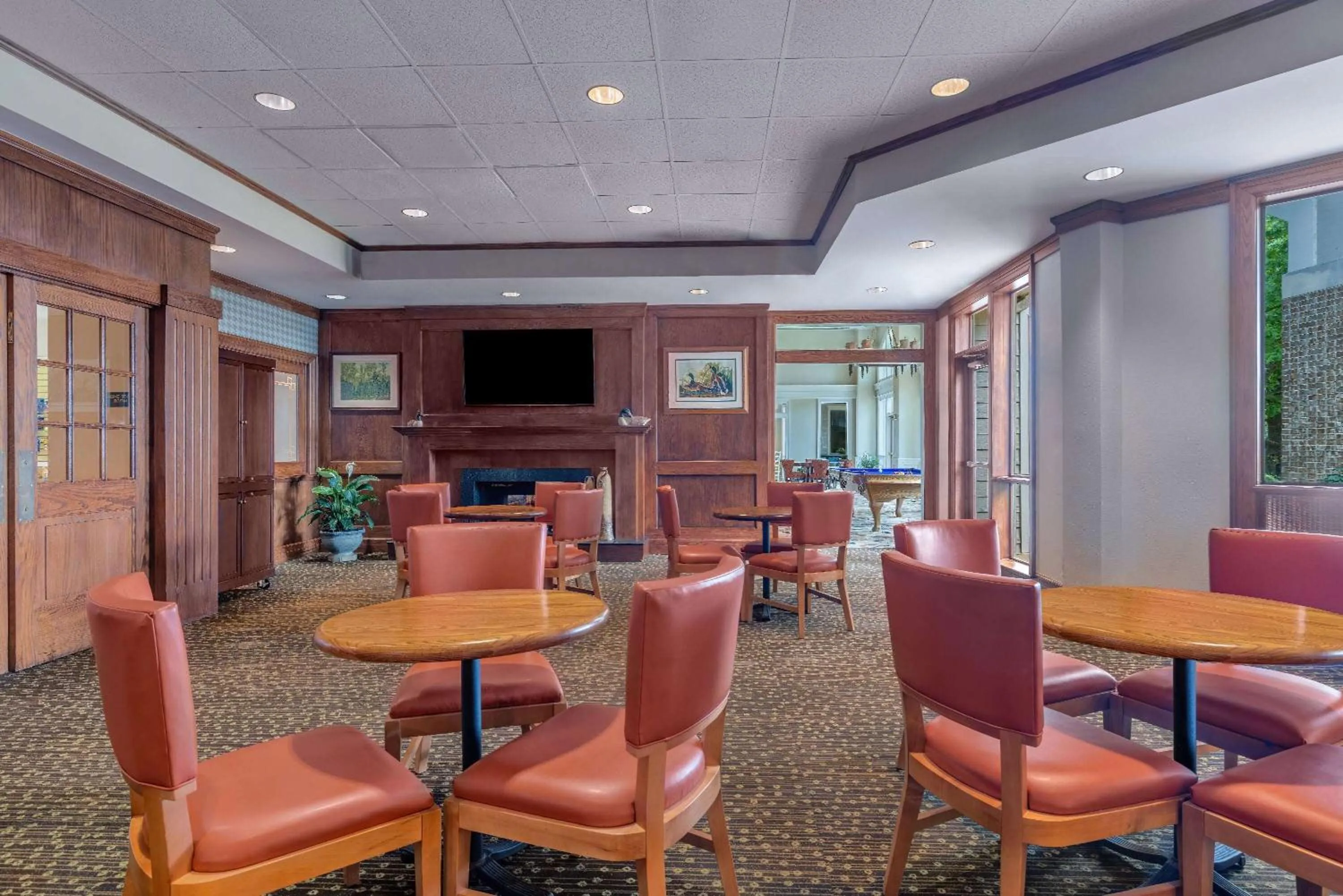 Lounge or bar in Cypress Bend Resort, a Wyndham Hotel