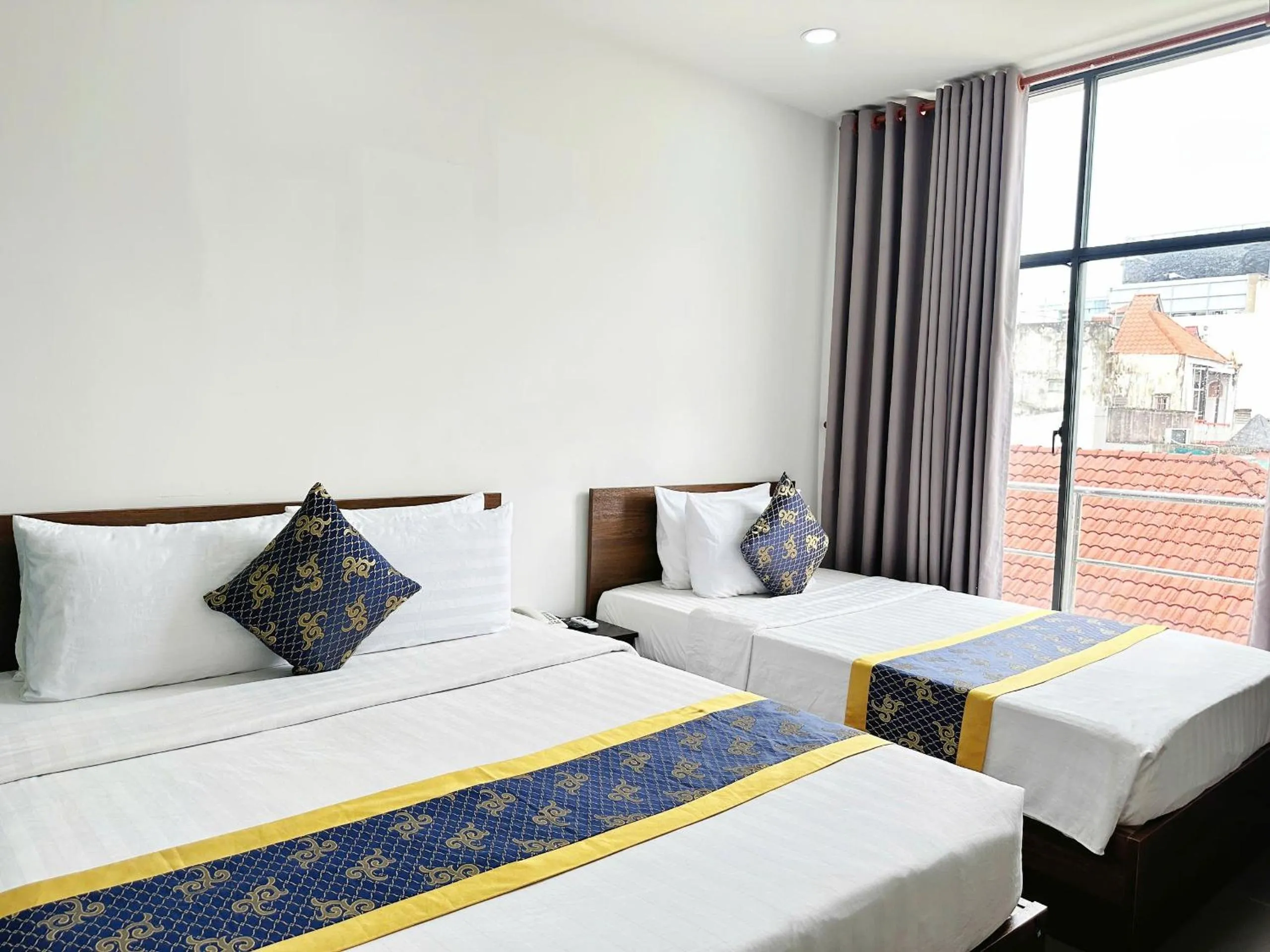 Property building, Bed in K&T Hotel - Sân Bay Tân Sơn Nhất
