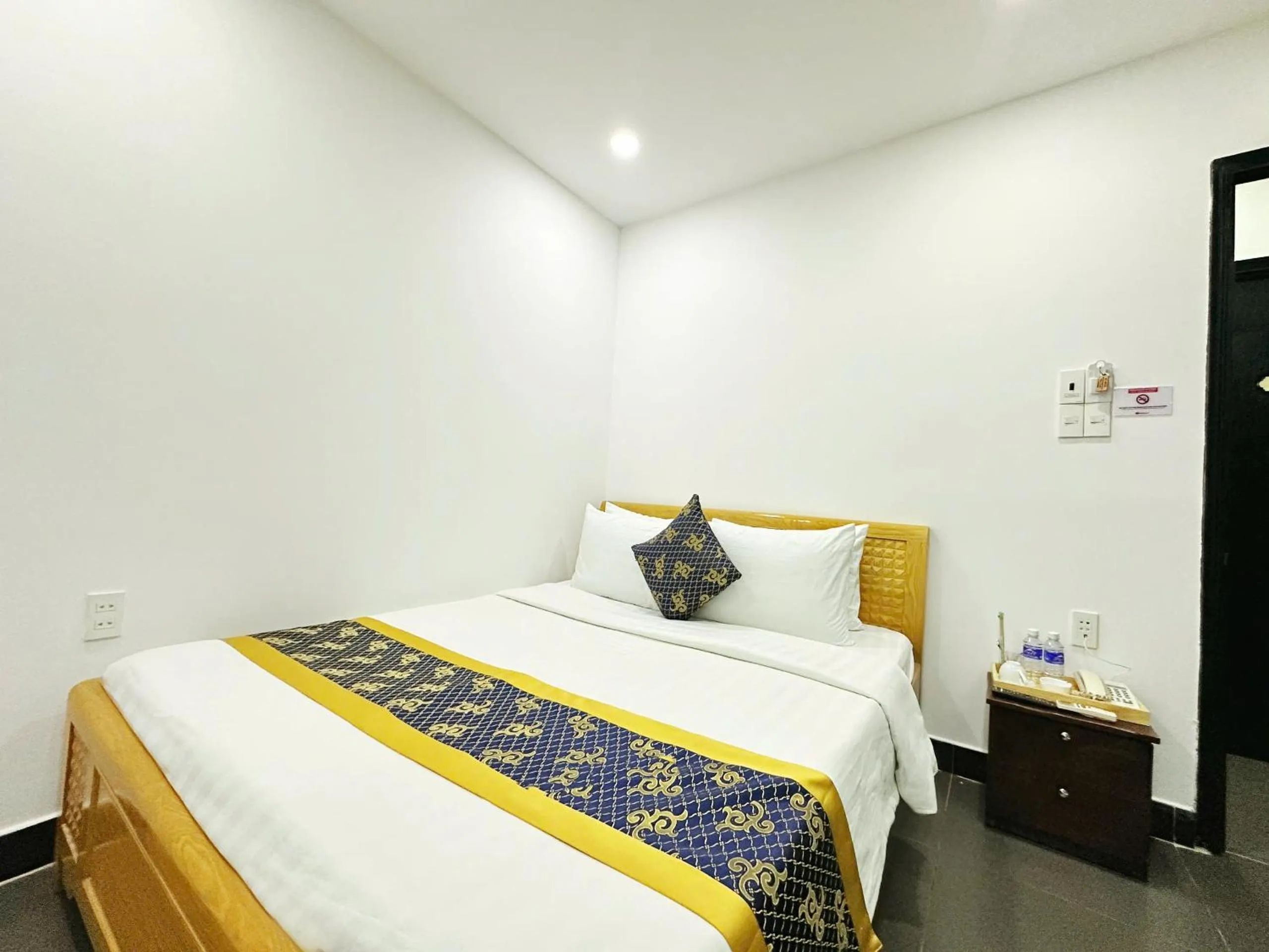 Property building, Bed in K&T Hotel - Sân Bay Tân Sơn Nhất