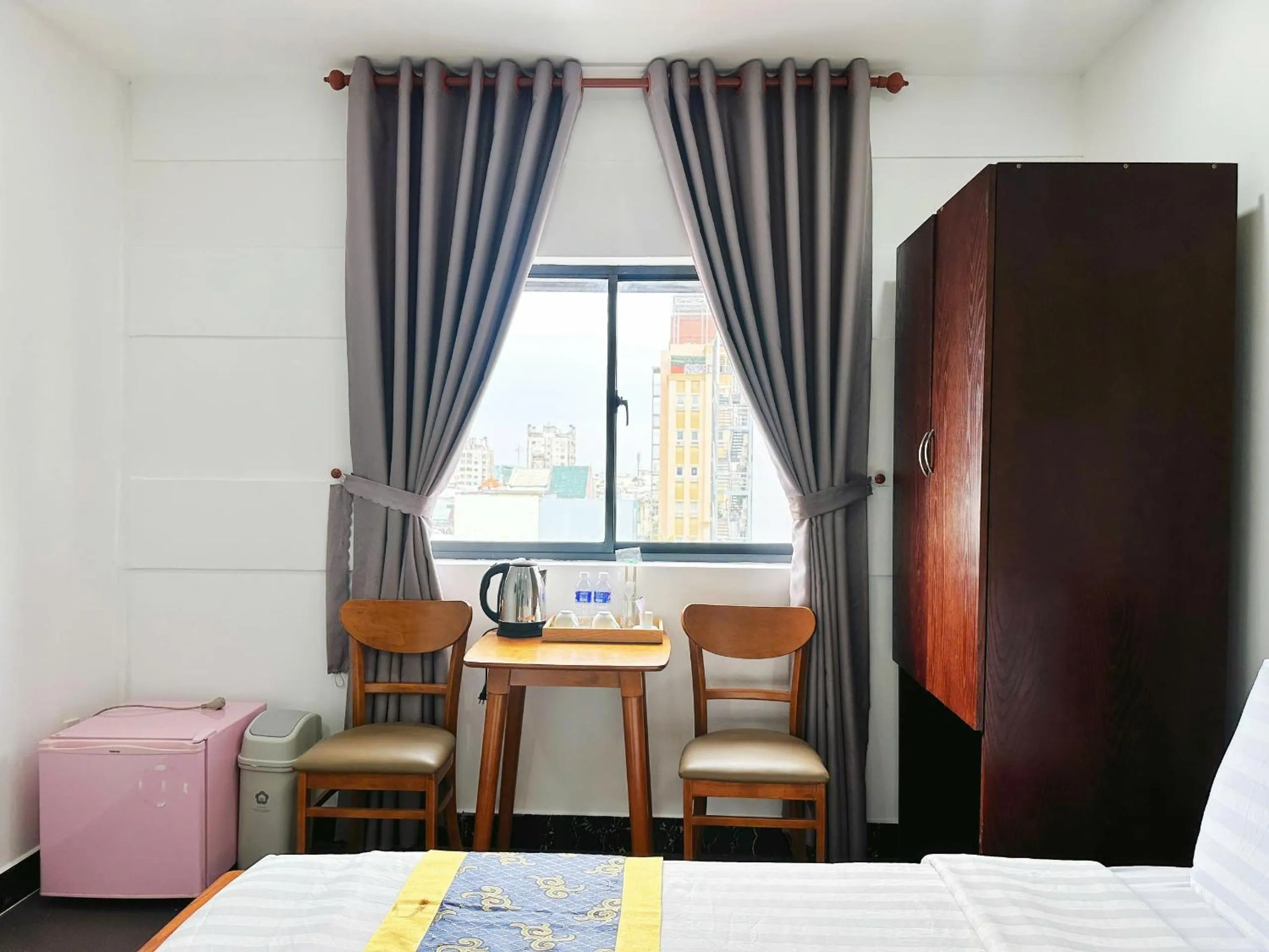 Property building, Bed in K&T Hotel - Sân Bay Tân Sơn Nhất