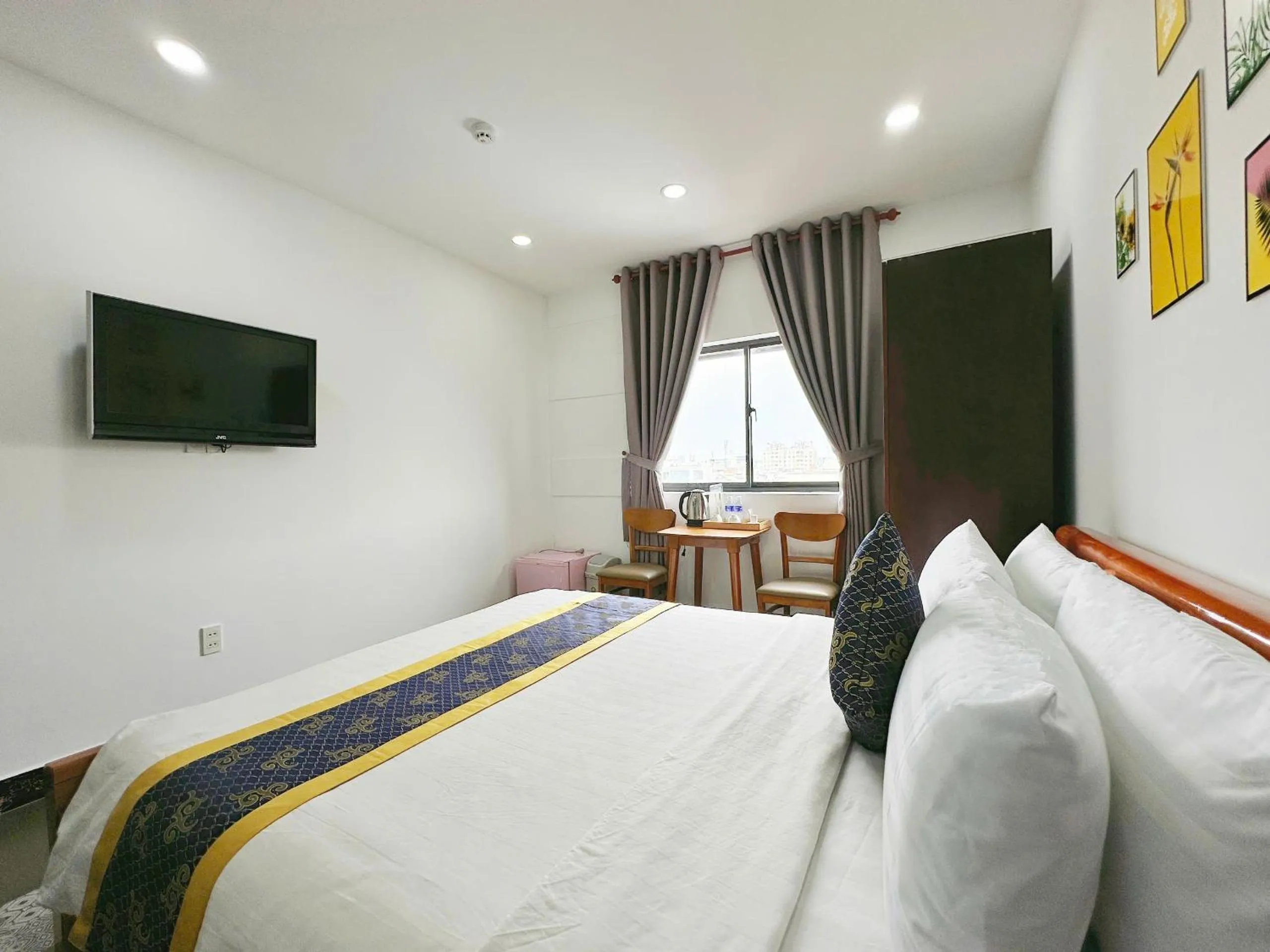 Property building, Bed in K&T Hotel - Sân Bay Tân Sơn Nhất