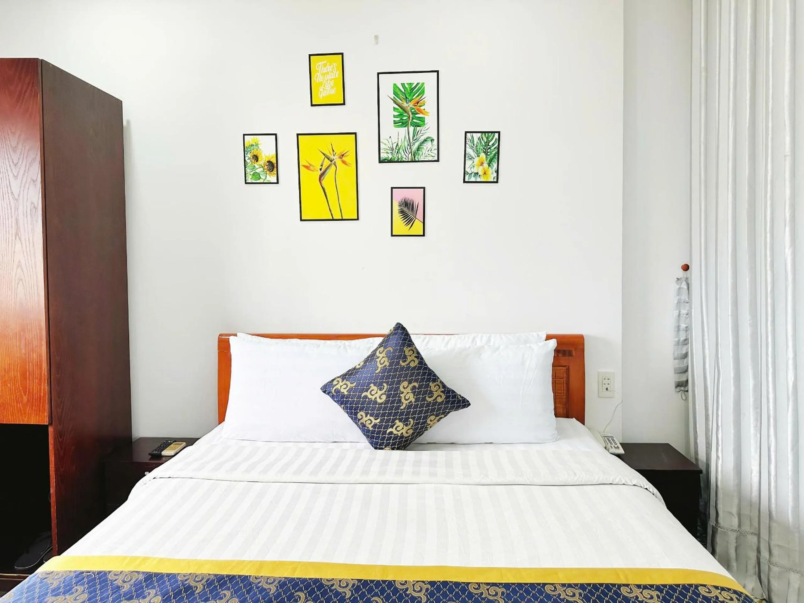 Property building, Bed in K&T Hotel - Sân Bay Tân Sơn Nhất
