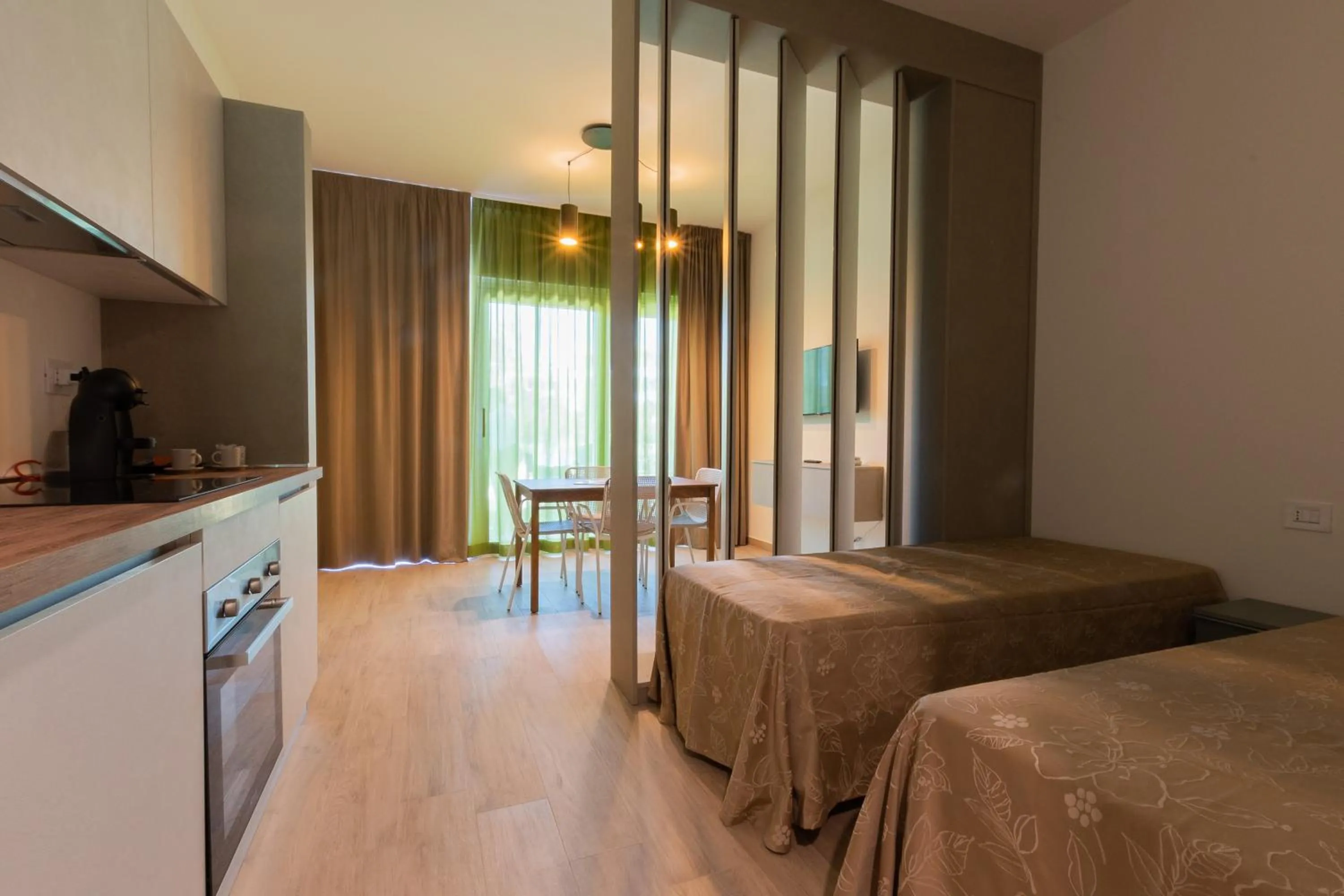 Coffee/tea facilities, Bed in Suite du Parc & Hotel