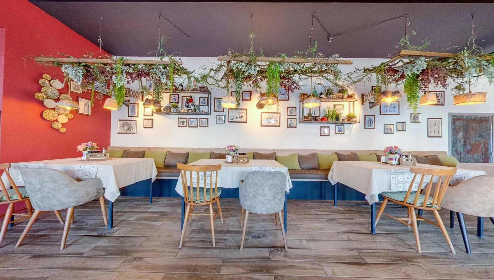 Restaurant/places to eat in Maria Palace Complex