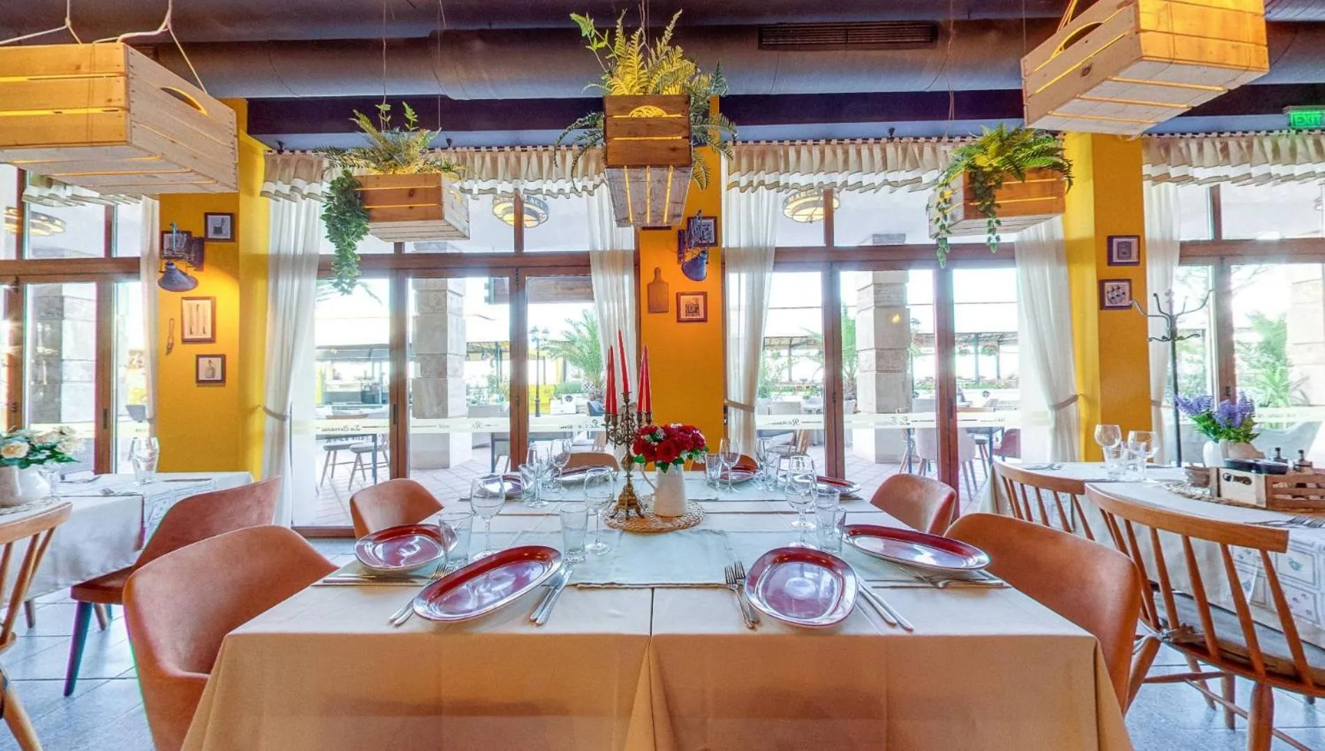 Restaurant/places to eat in Maria Palace Complex