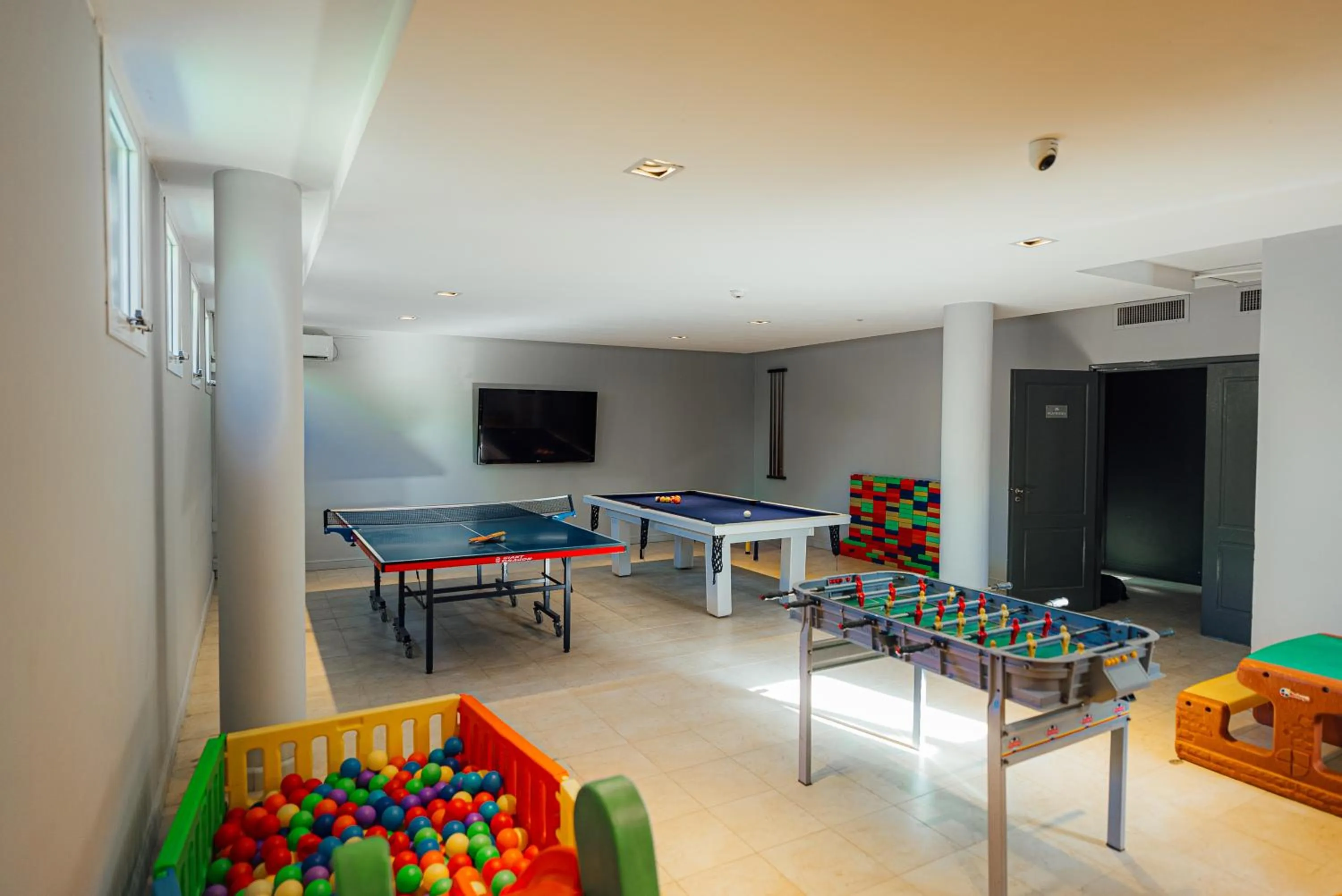 Game Room in Destinar Apart