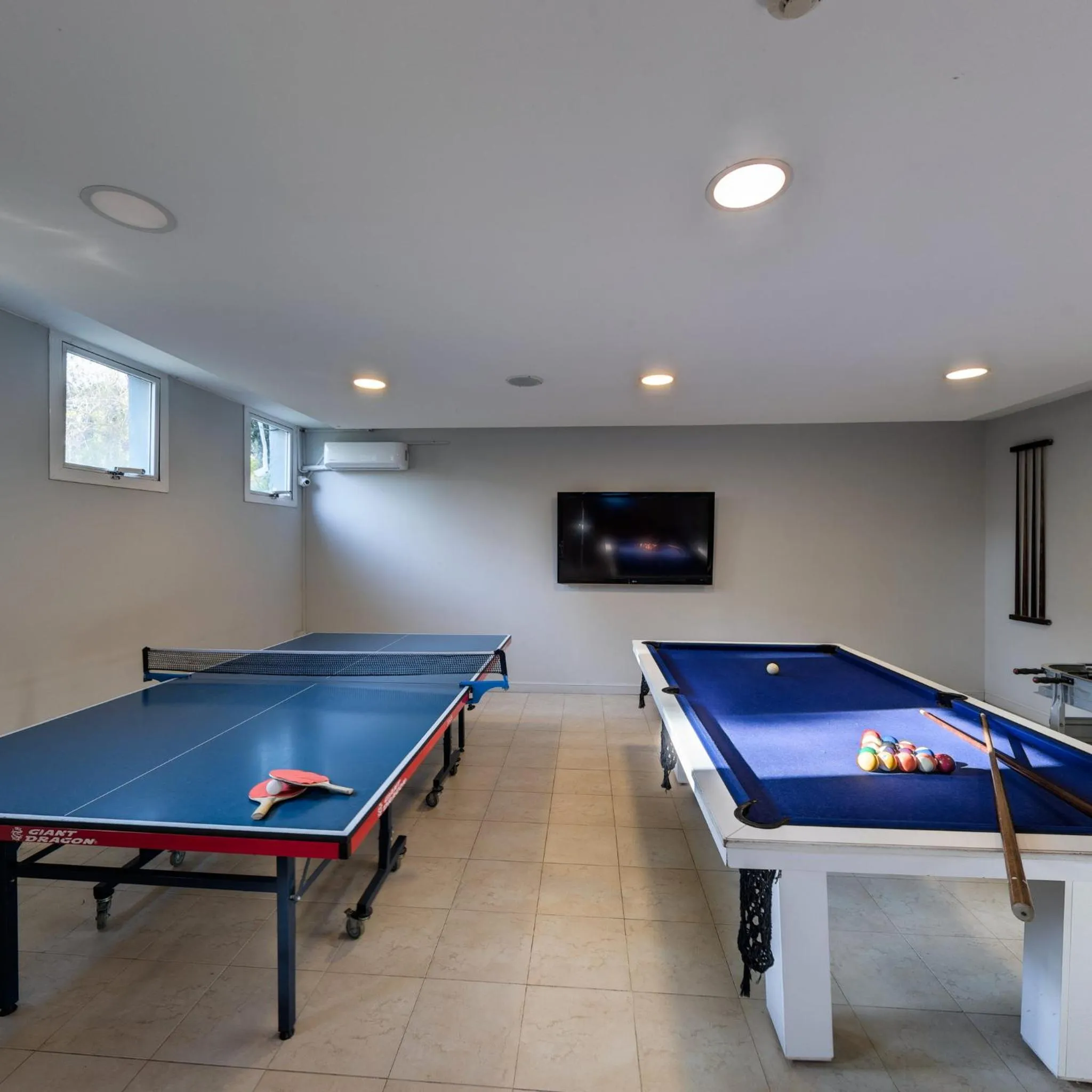 Game Room in Destinar Apart