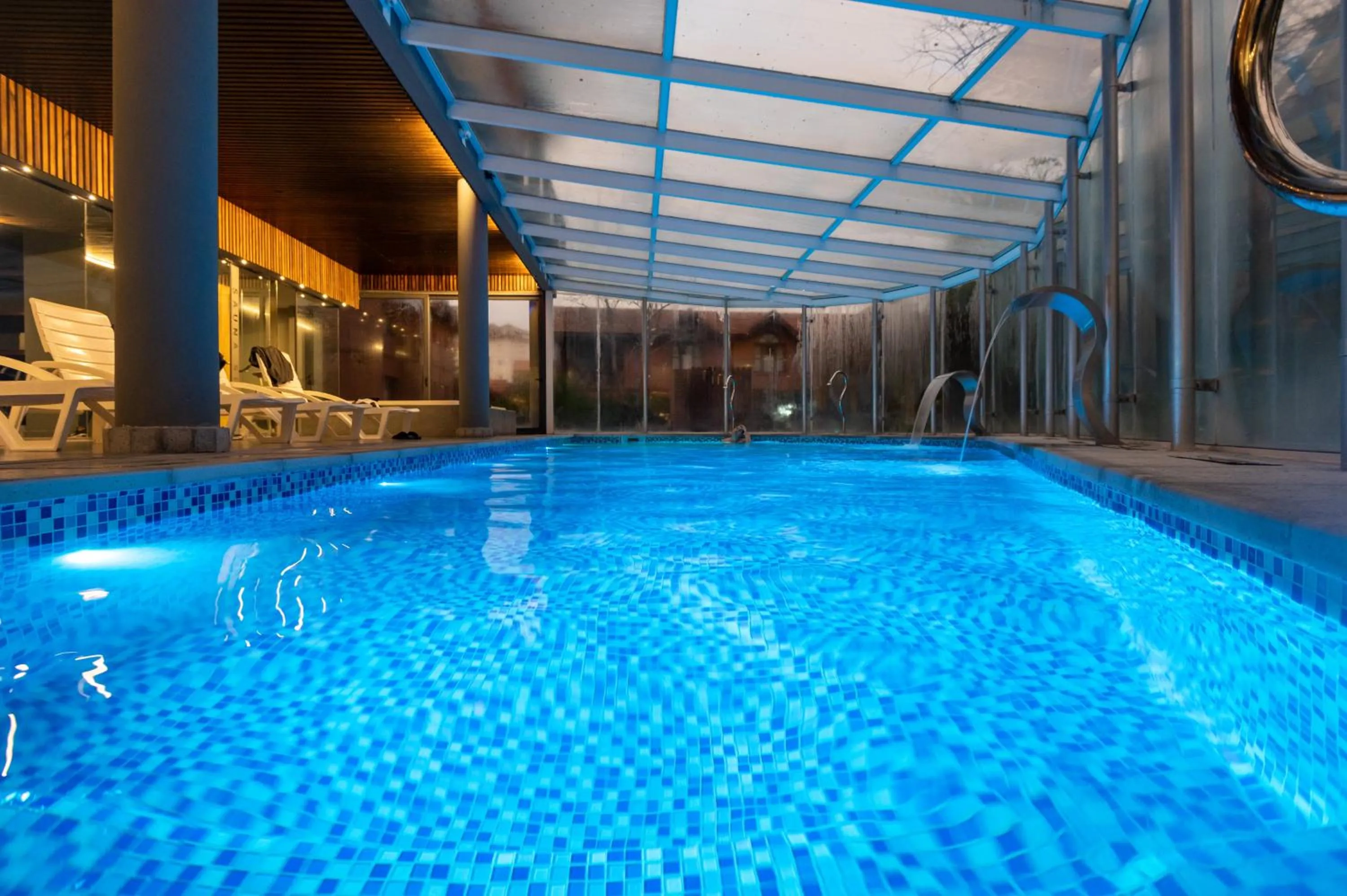 Swimming pool in Destinar Apart