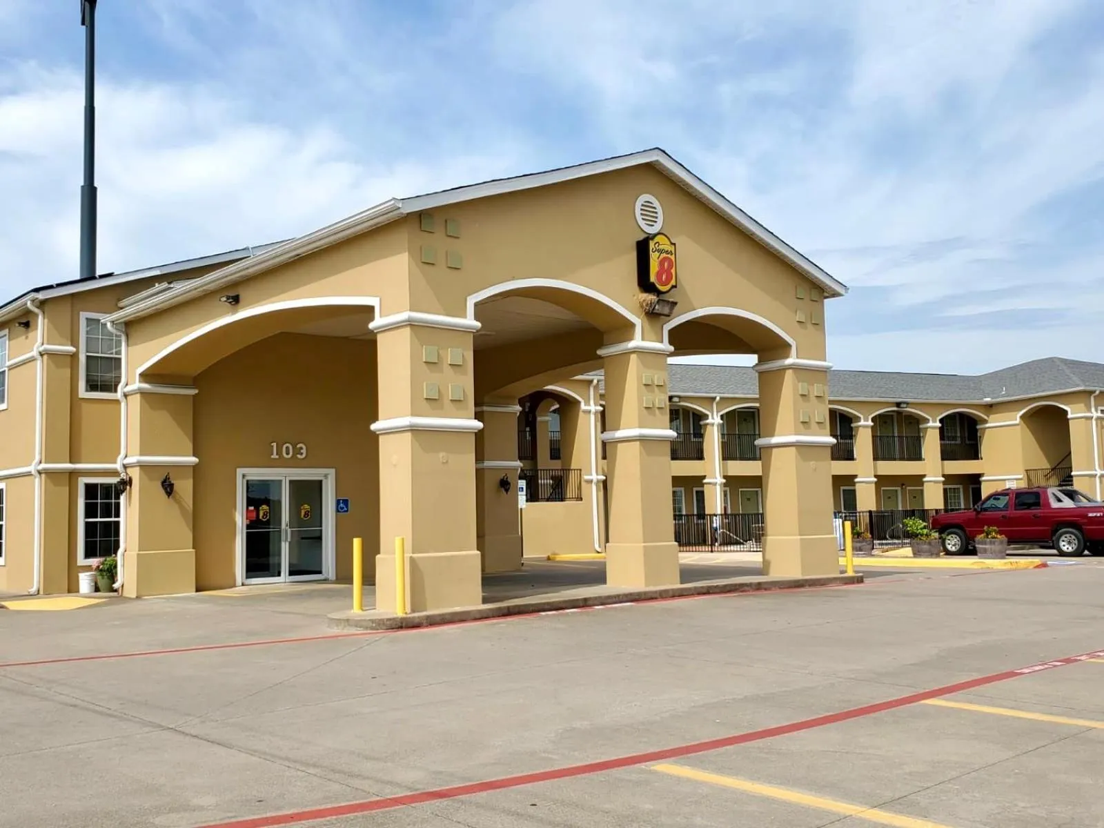 Facade/entrance in Super 8 by Wyndham Forney/East Dallas