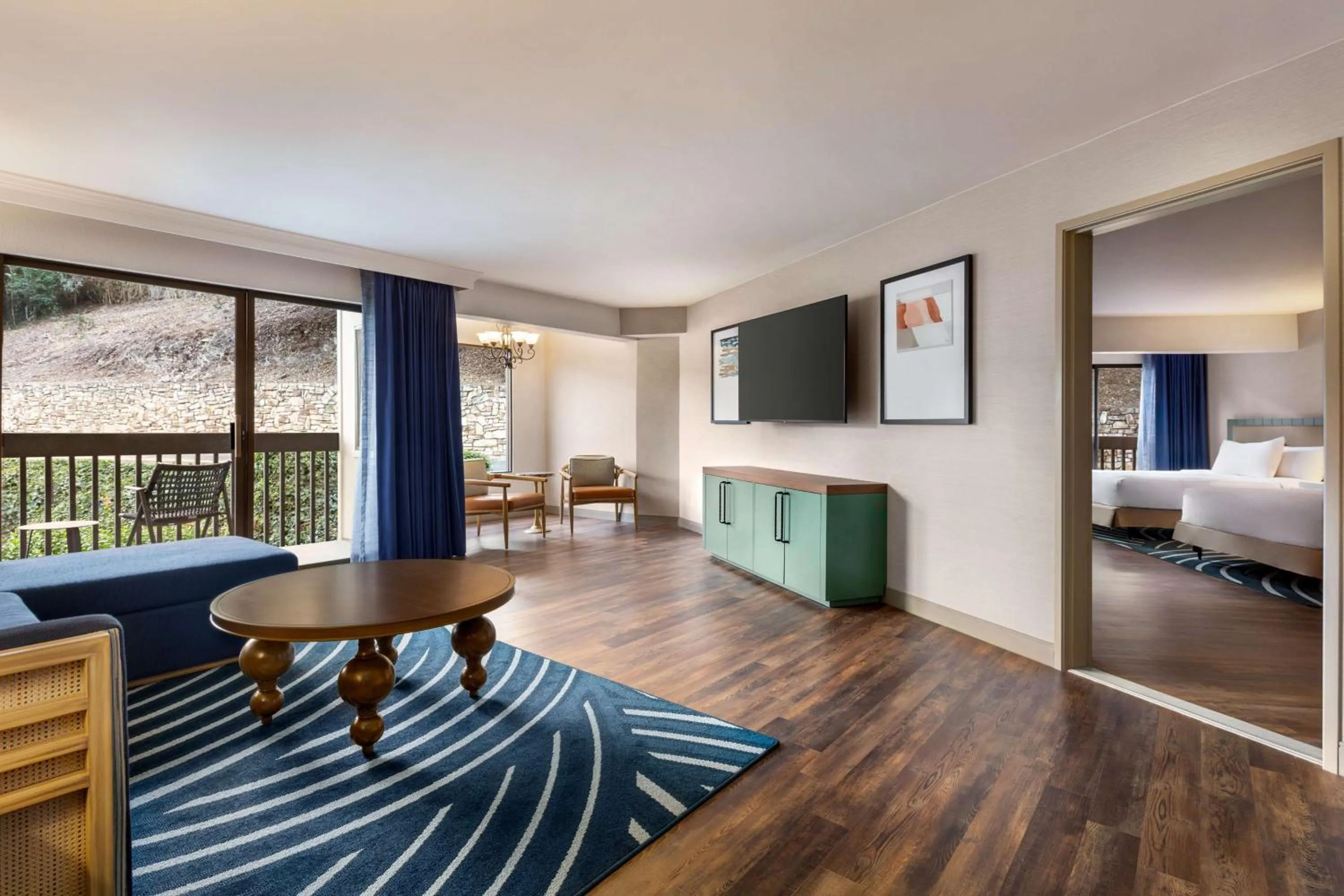 Living room, Bed in Hilton Garden Inn Monterey