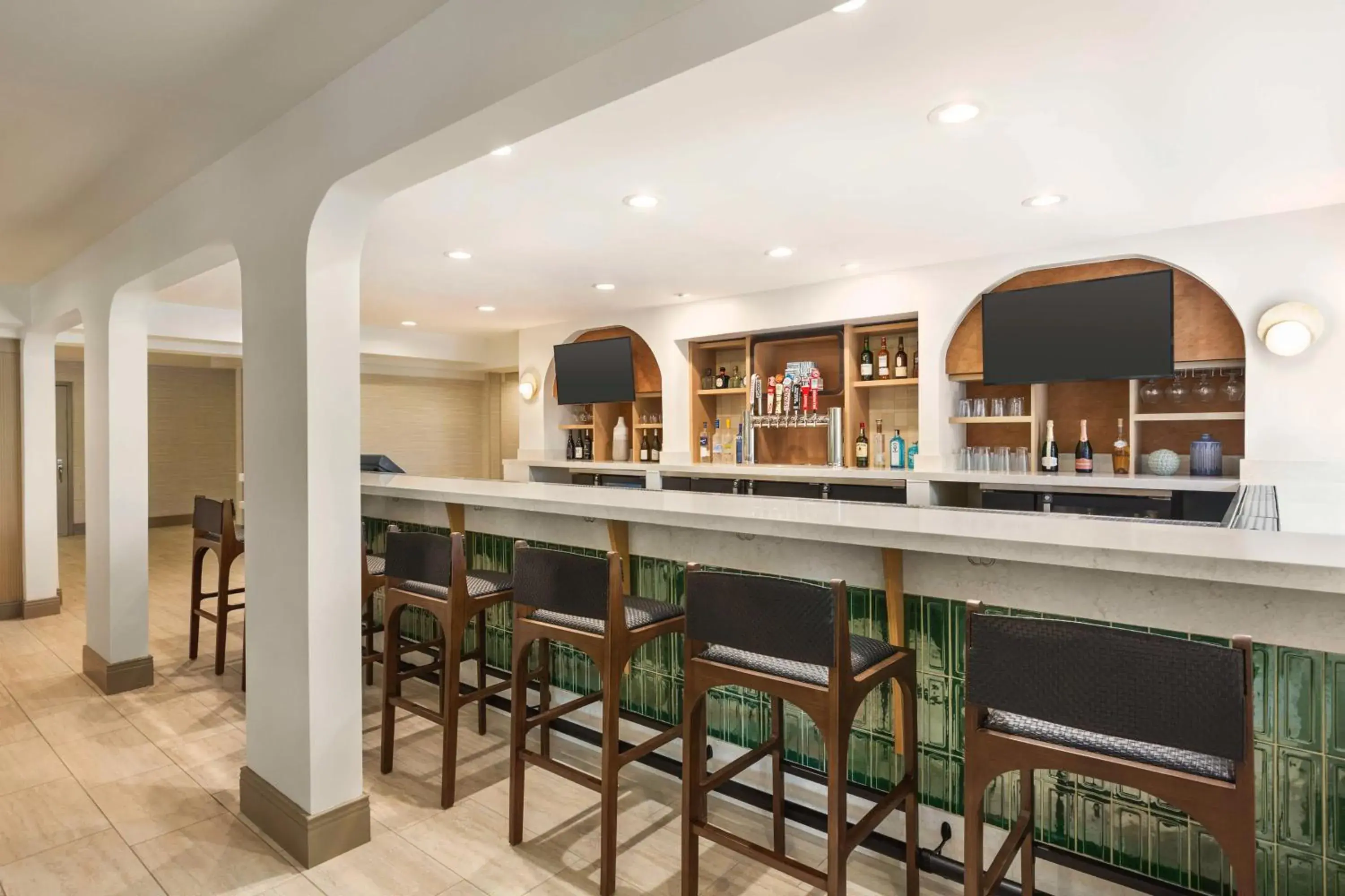 Lounge or bar in Hilton Garden Inn Monterey Lounge or bar in Hilton Garden Inn Monterey
