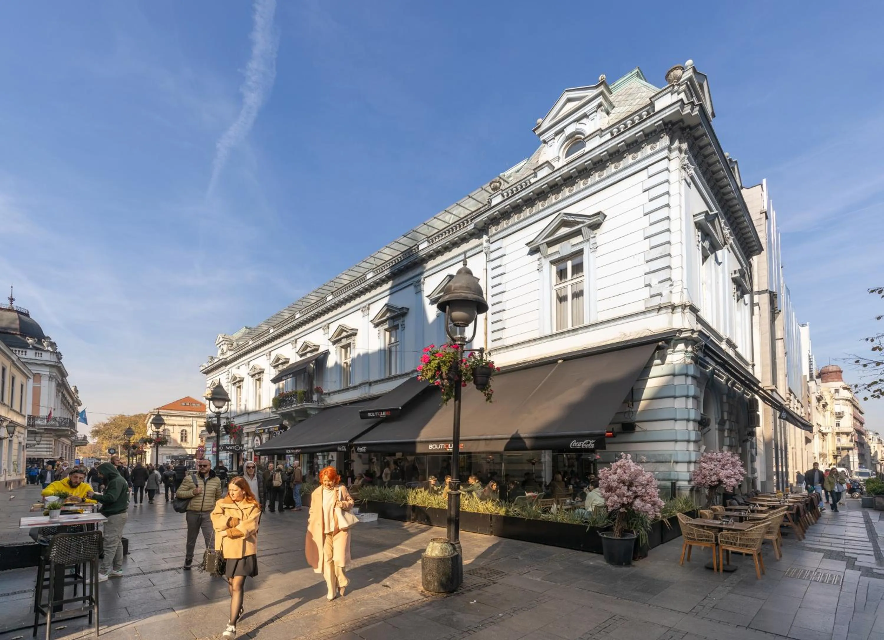 Property building in Maison Royale