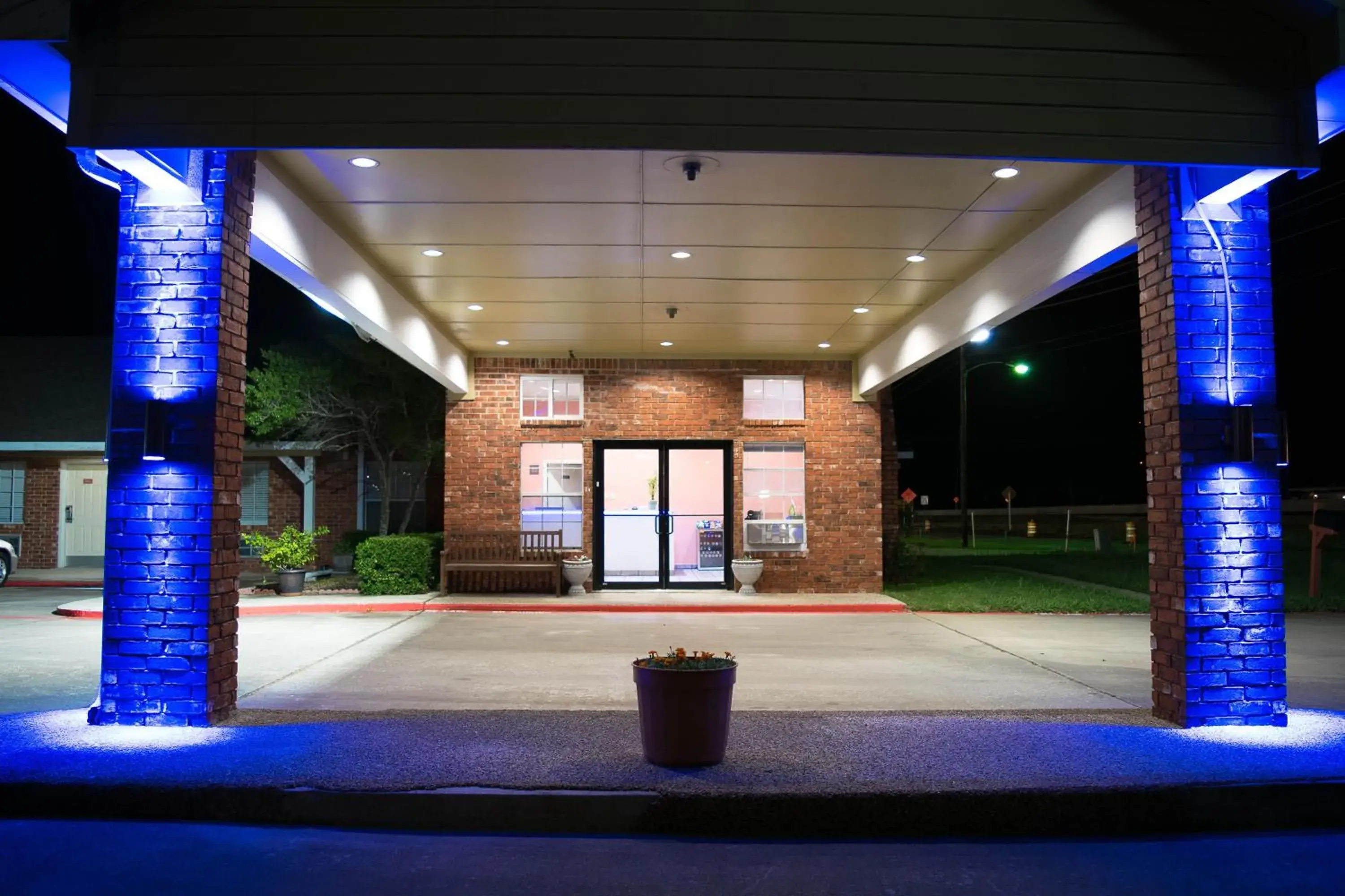 Facade/entrance in Countryside Inn Facade/entrance in Countryside Inn