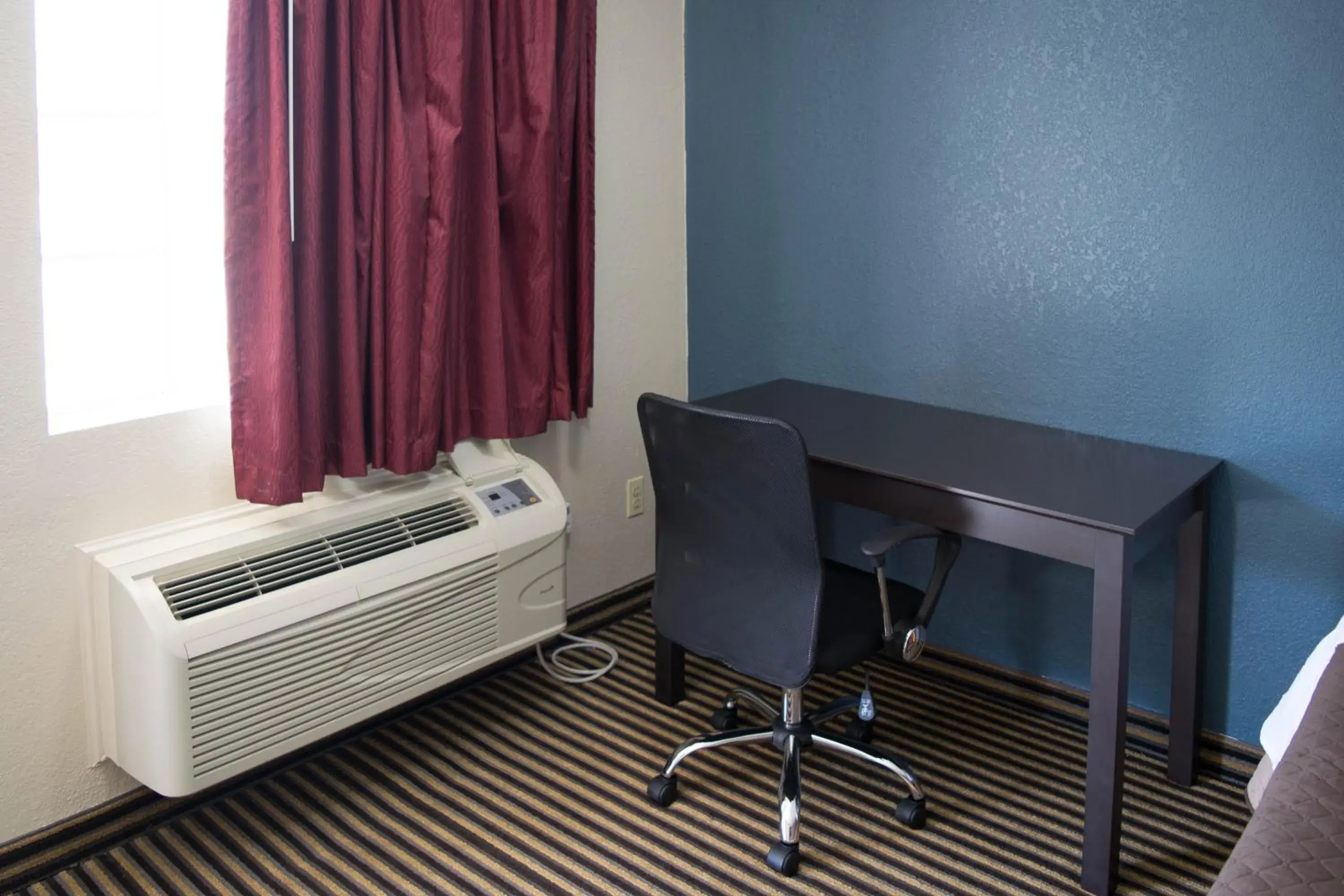 Queen Room with Two Queen Beds - Non-Smoking in Countryside Inn Queen Room with Two Queen Beds - Non-Smoking in Countryside Inn