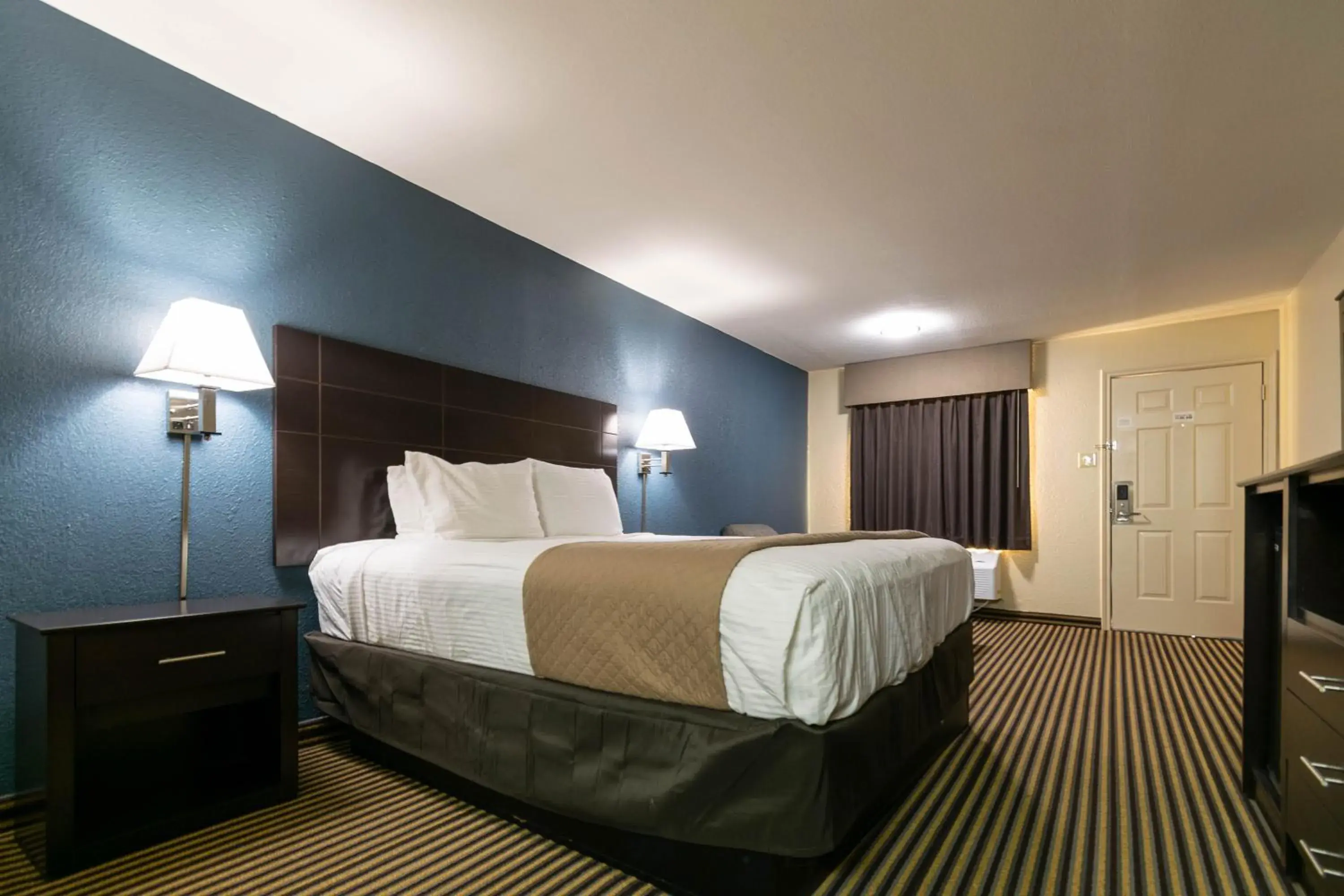 Photo of the whole room, Bed in Countryside Inn Photo of the whole room, Bed in Countryside Inn