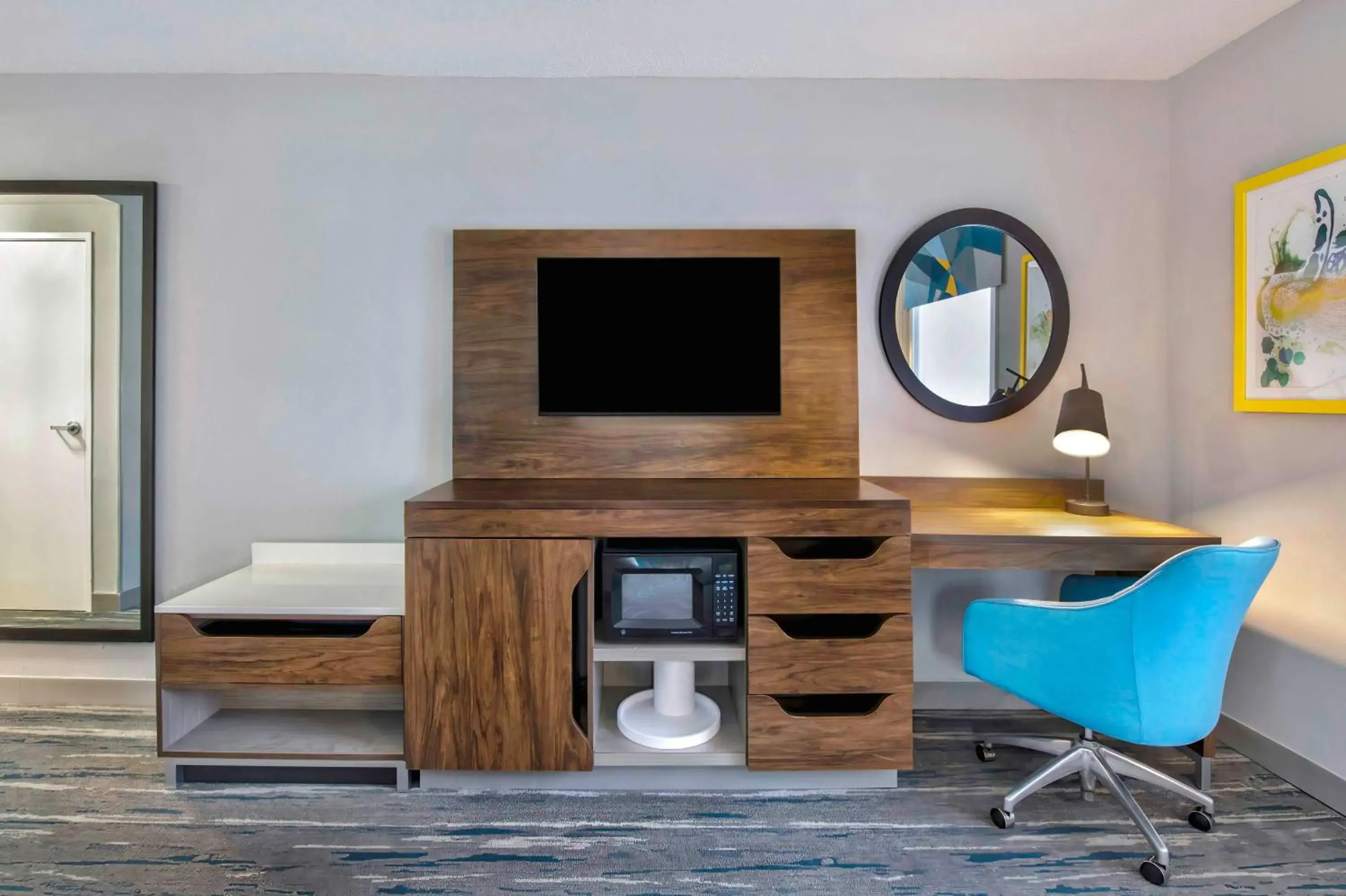 Bedroom in Hampton Inn & Suites Jackson Bedroom in Hampton Inn & Suites Jackson