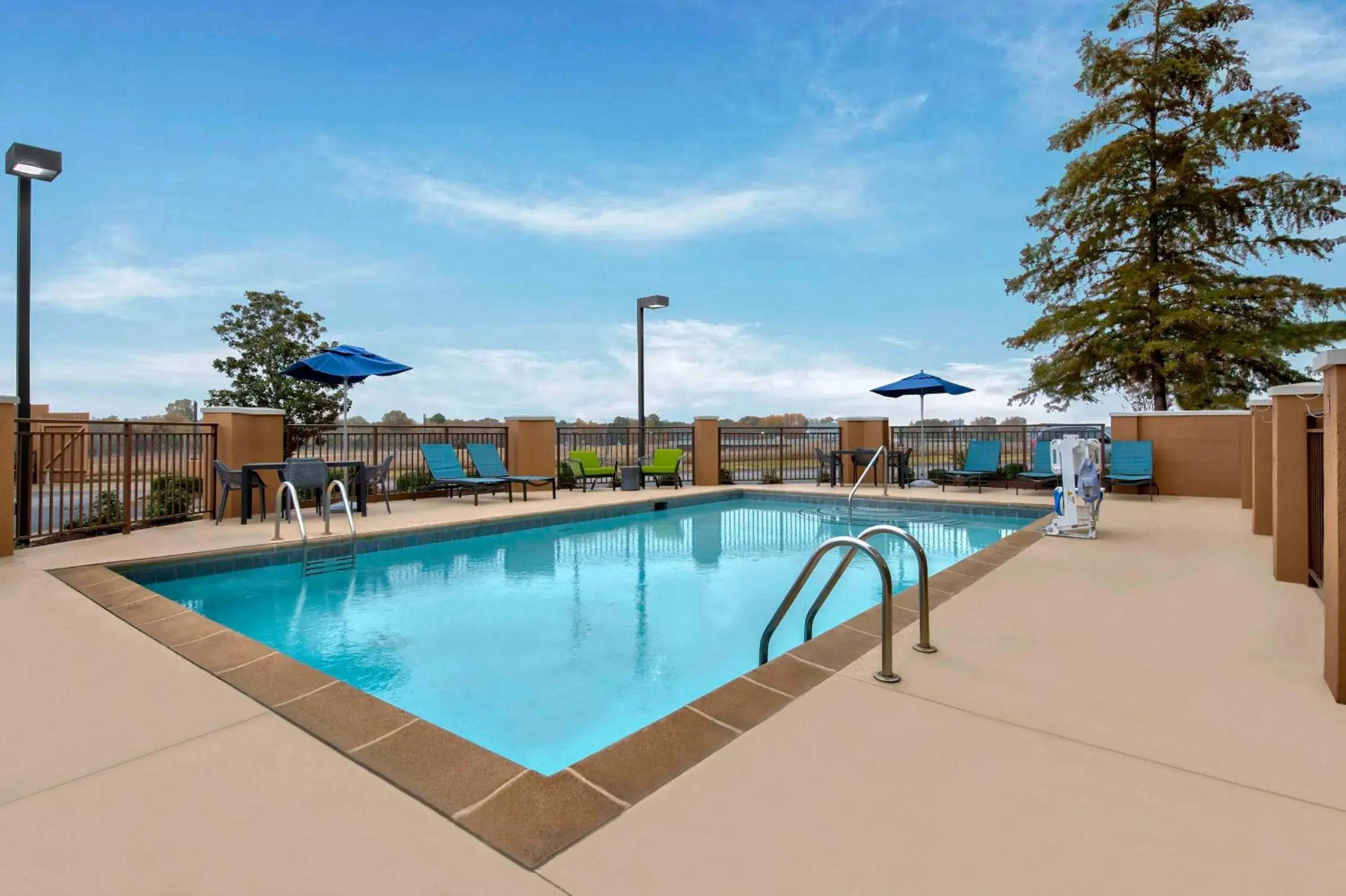 Pool view in Hampton Inn & Suites Jackson Pool view in Hampton Inn & Suites Jackson