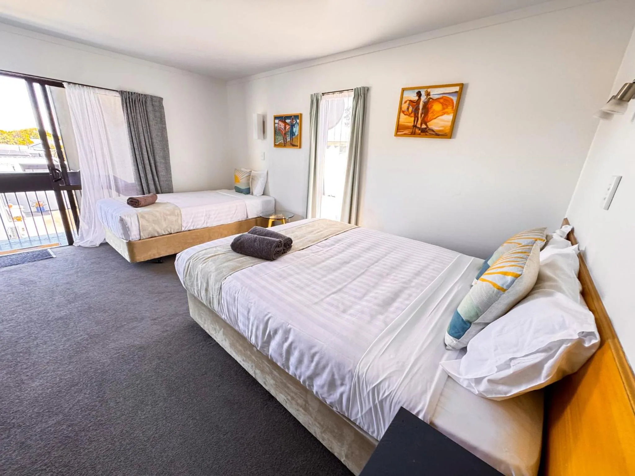 Bed in Waikanae Beach Motel