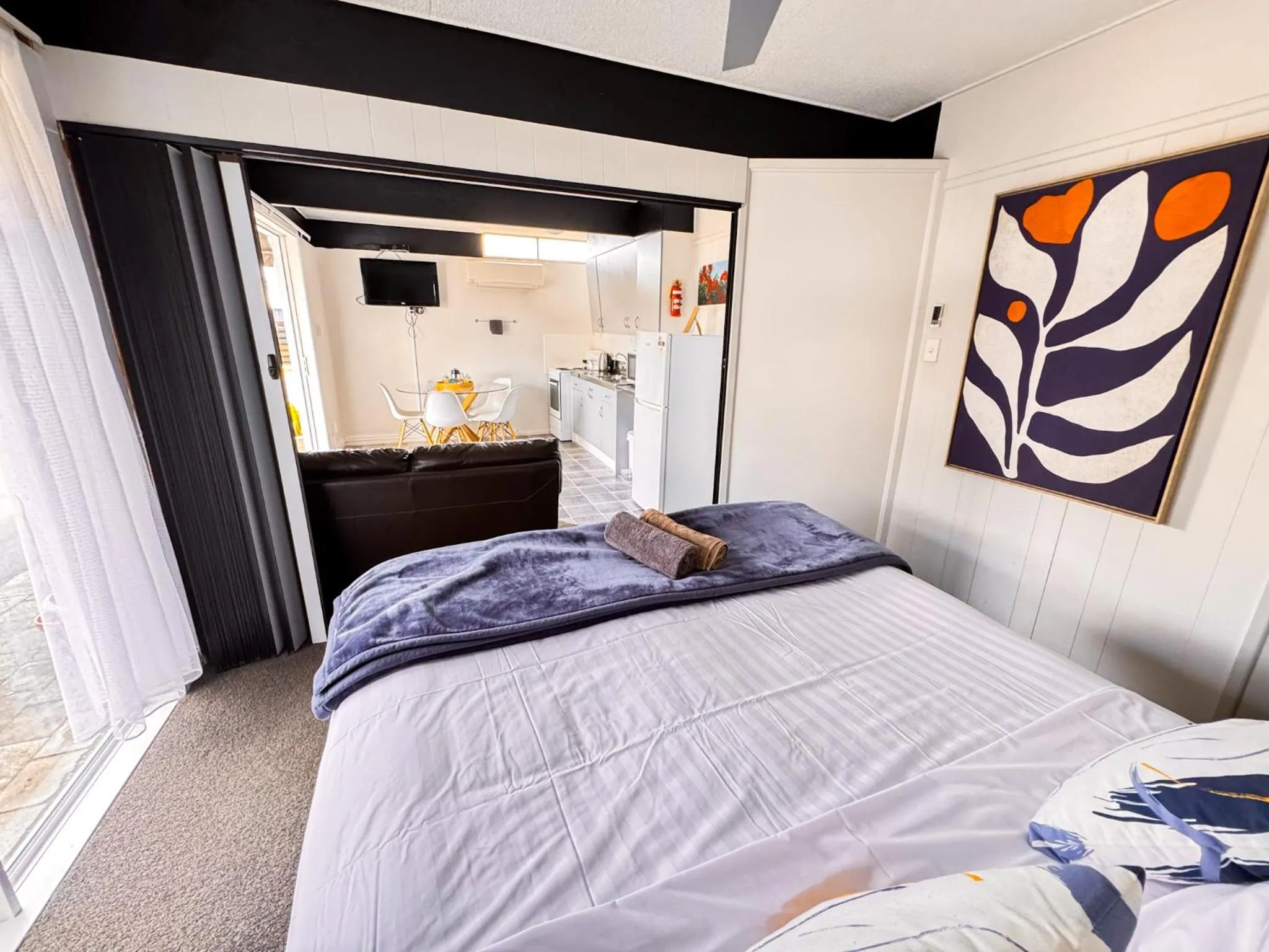 Bed in Waikanae Beach Motel