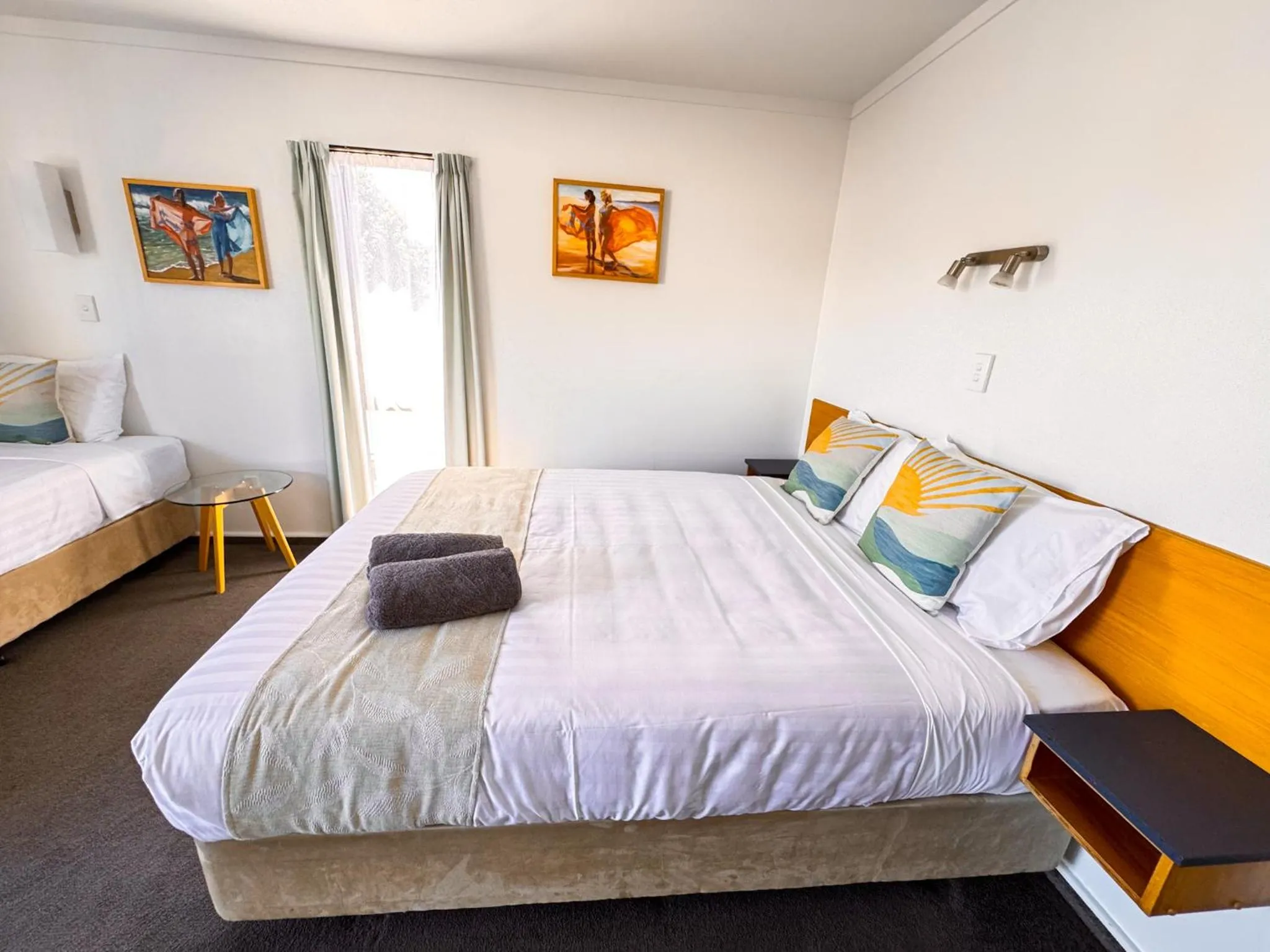 Bed in Waikanae Beach Motel