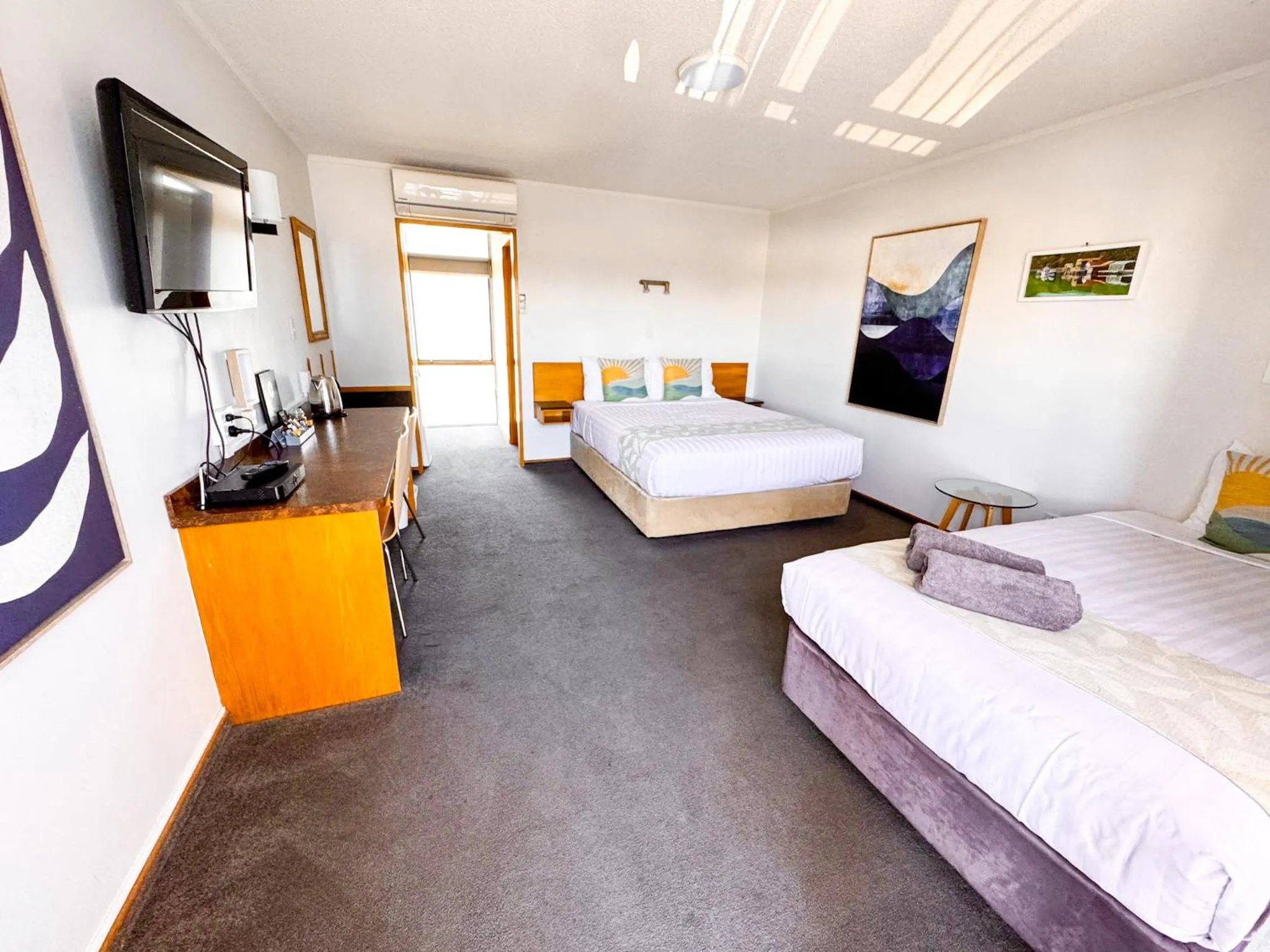 Bed in Waikanae Beach Motel
