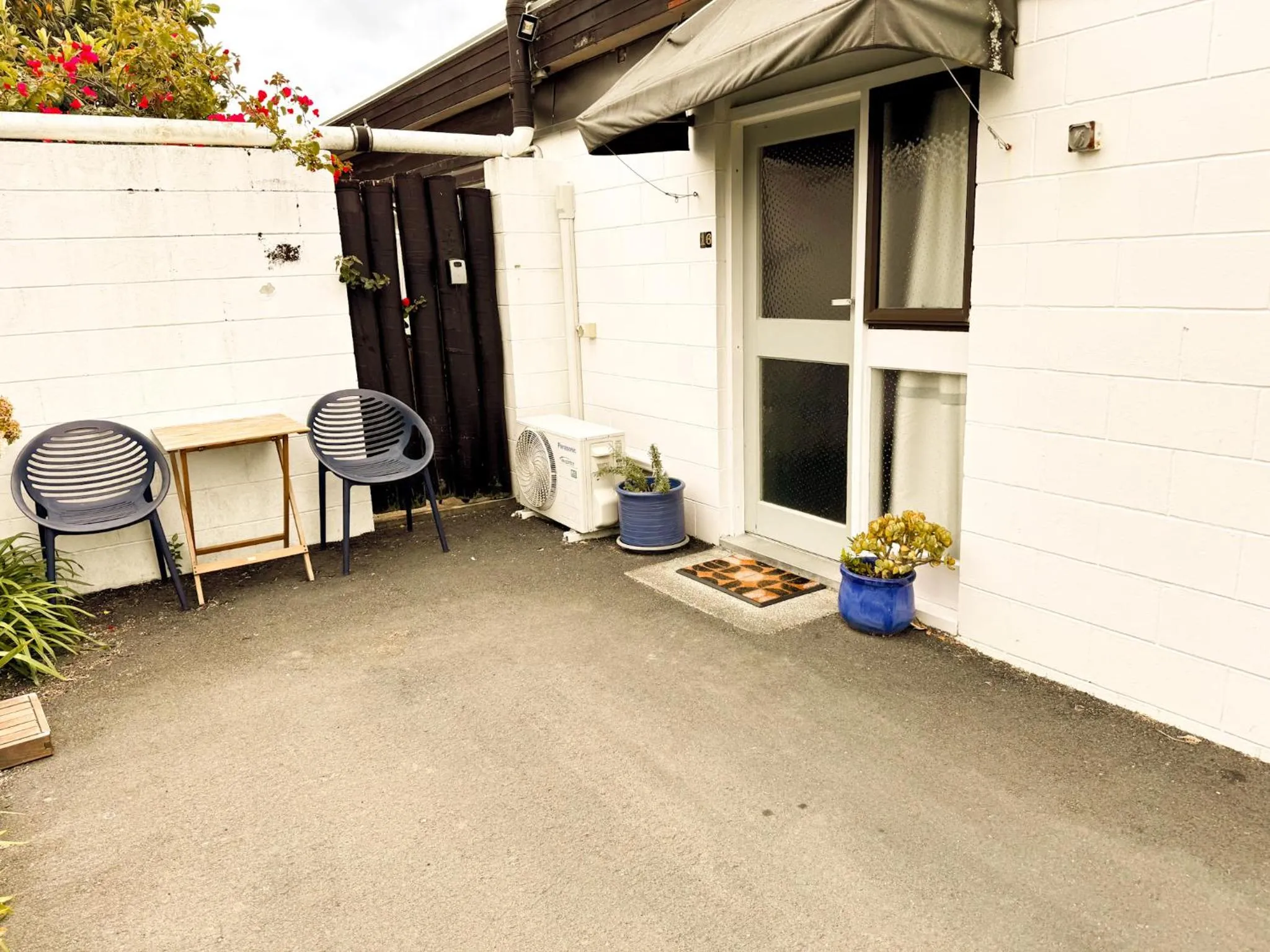 Text overlay in Waikanae Beach Motel