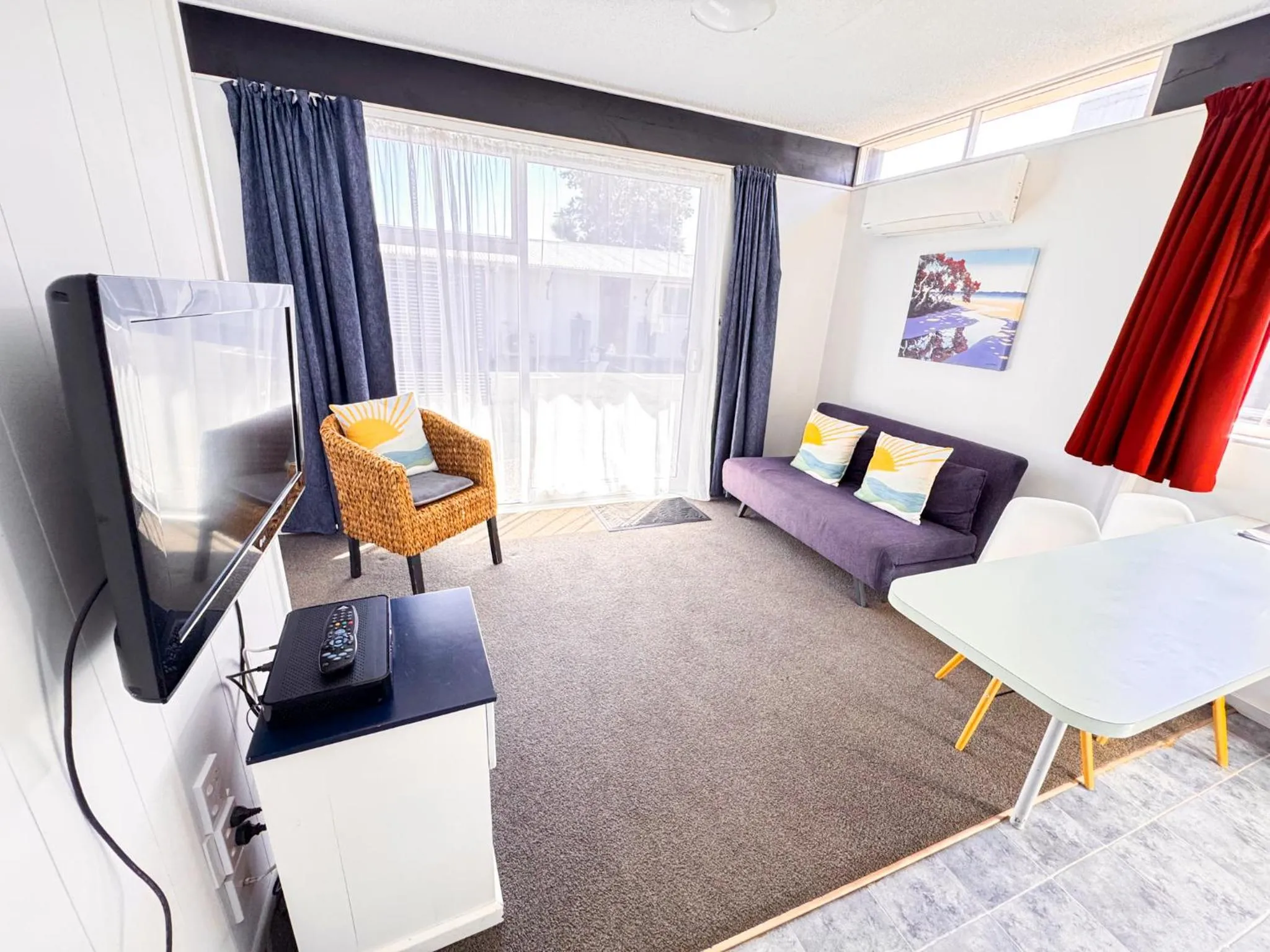 Dining area in Waikanae Beach Motel