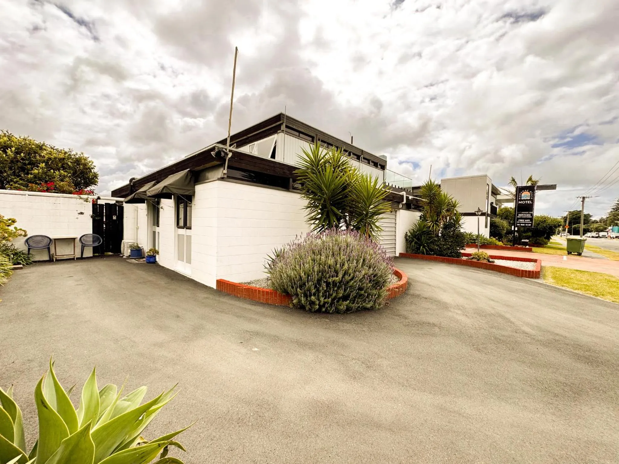 Property building in Waikanae Beach Motel