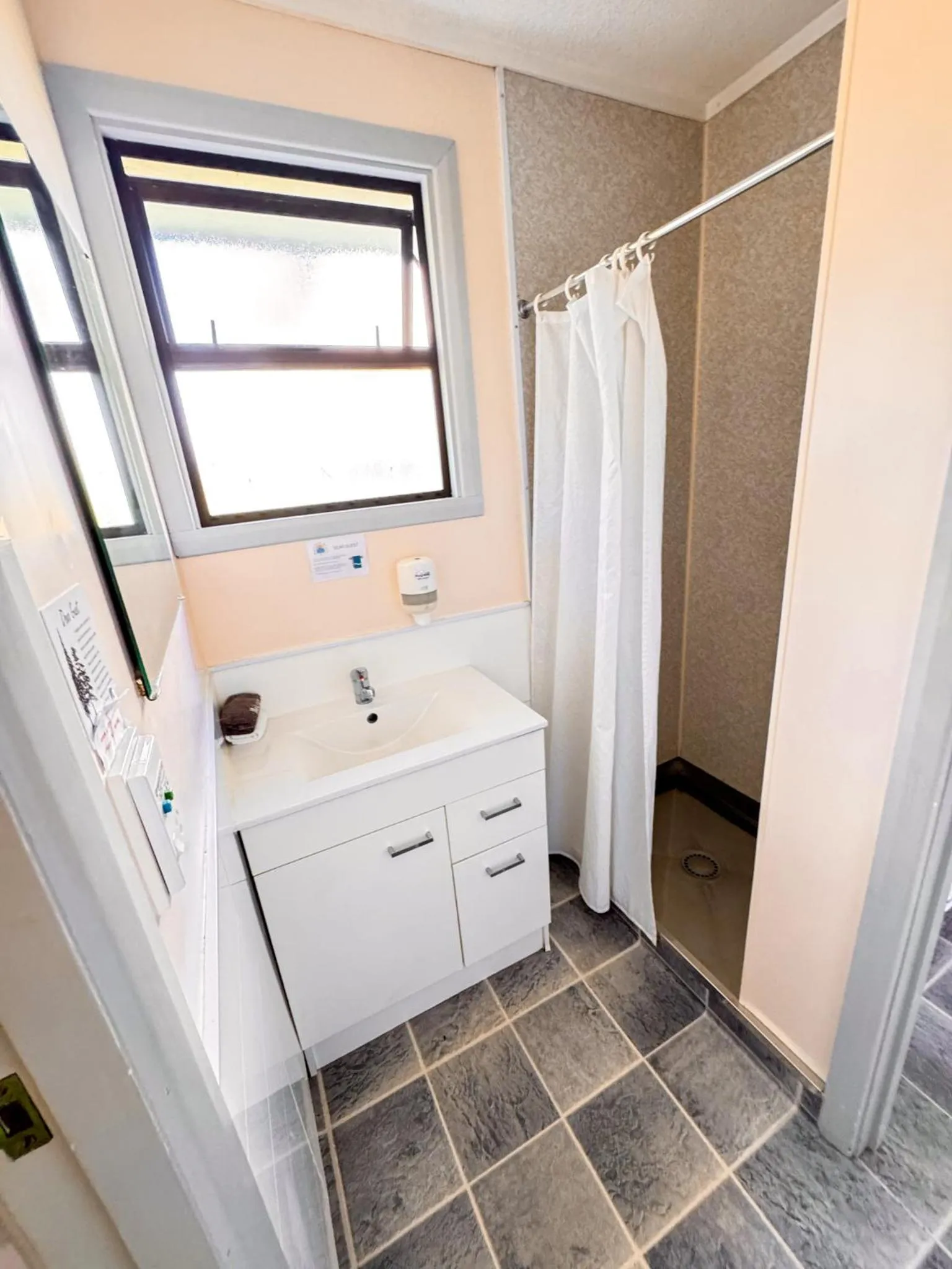 Shower in Waikanae Beach Motel