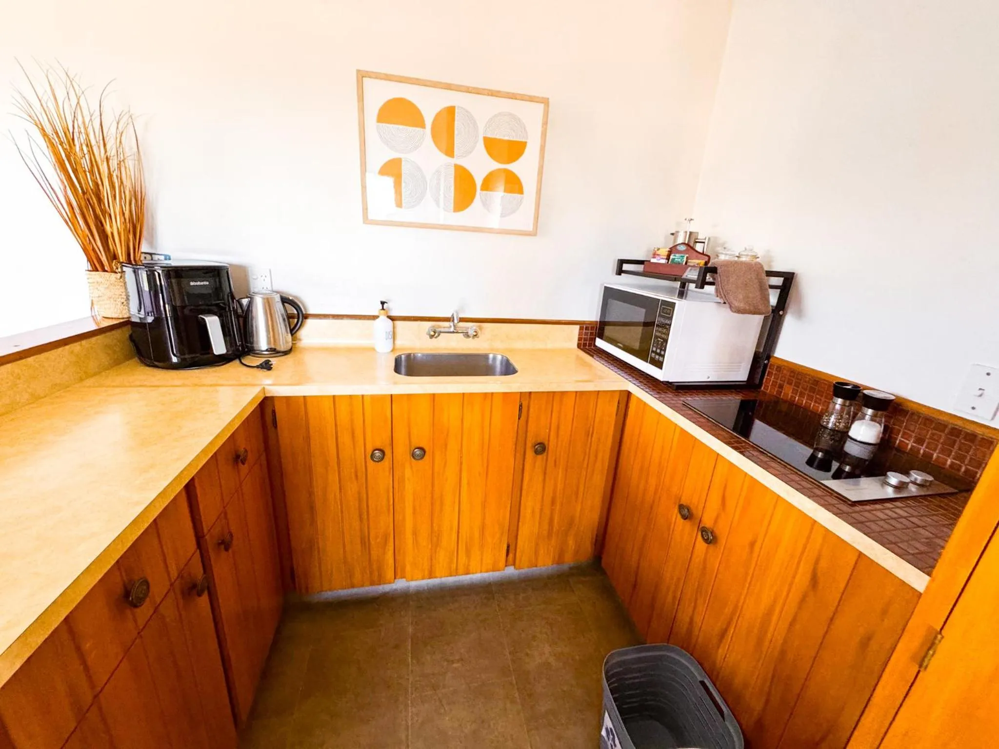 Kitchen or kitchenette in Waikanae Beach Motel