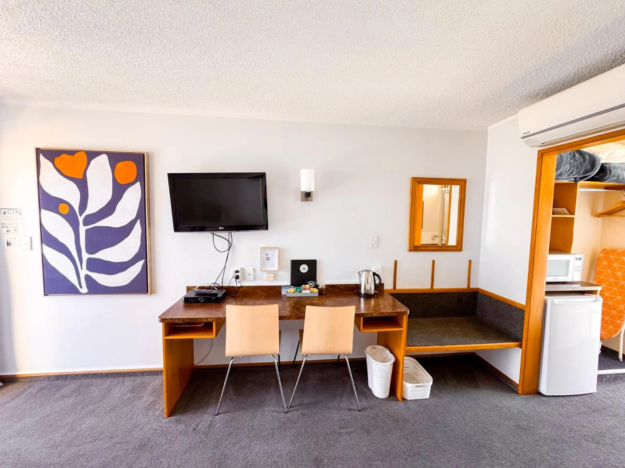 TV and multimedia in Waikanae Beach Motel